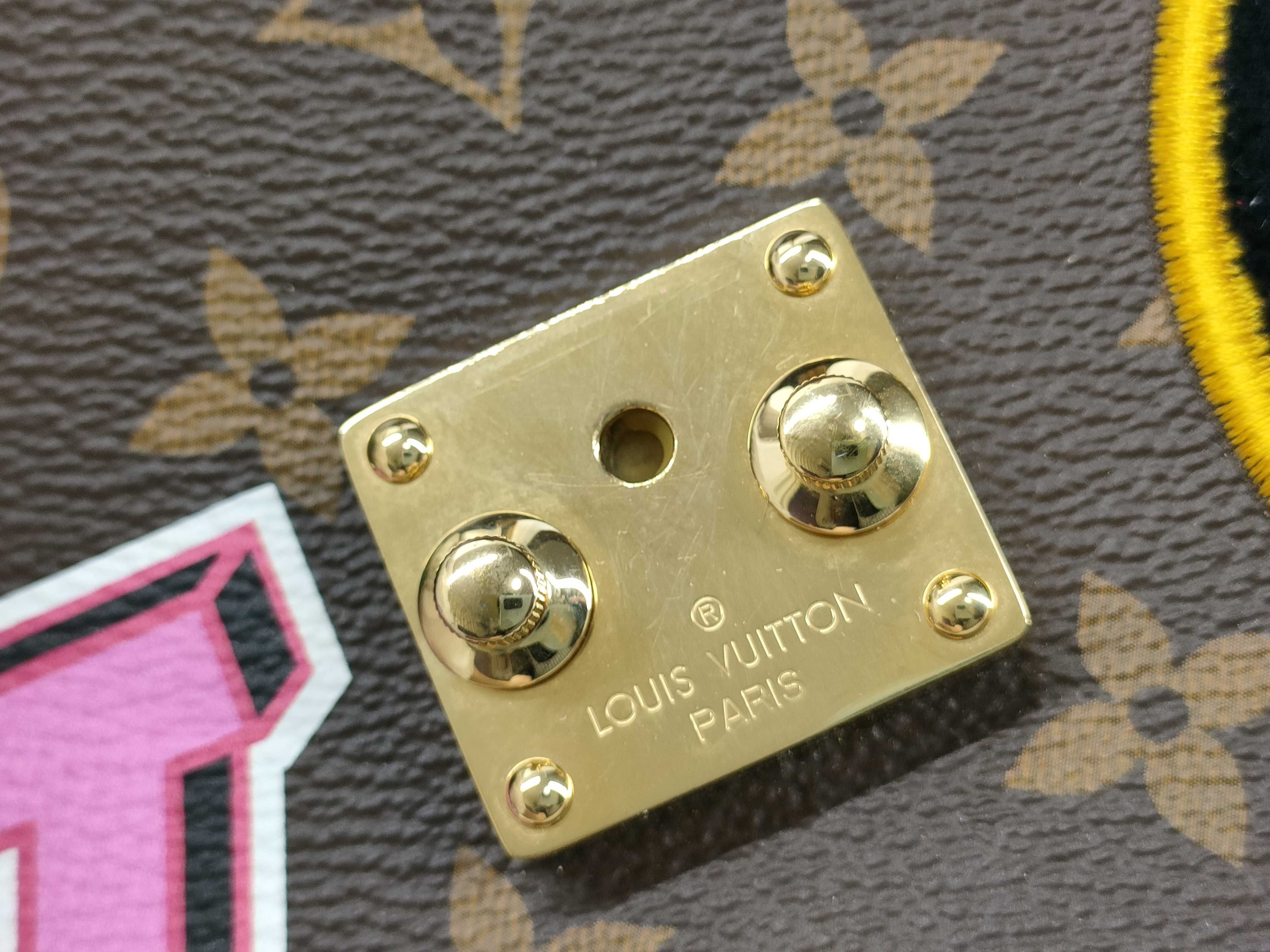 Monogram Louis Vuitton Pochette Métis Shoulder Bag — view 15