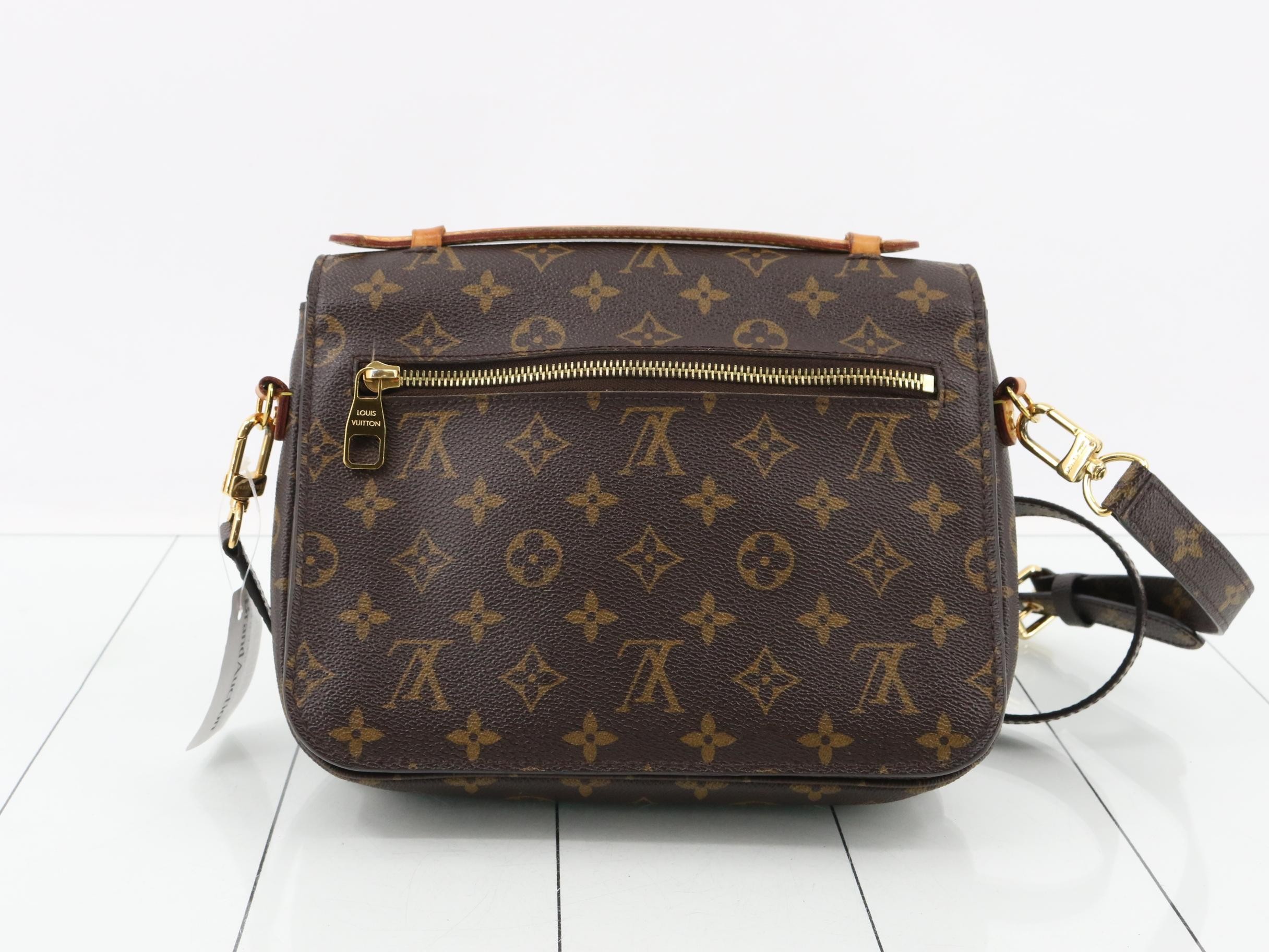 Pochette Metis Monogram Handbag/Shoulder Bag (2-Way) — view 2