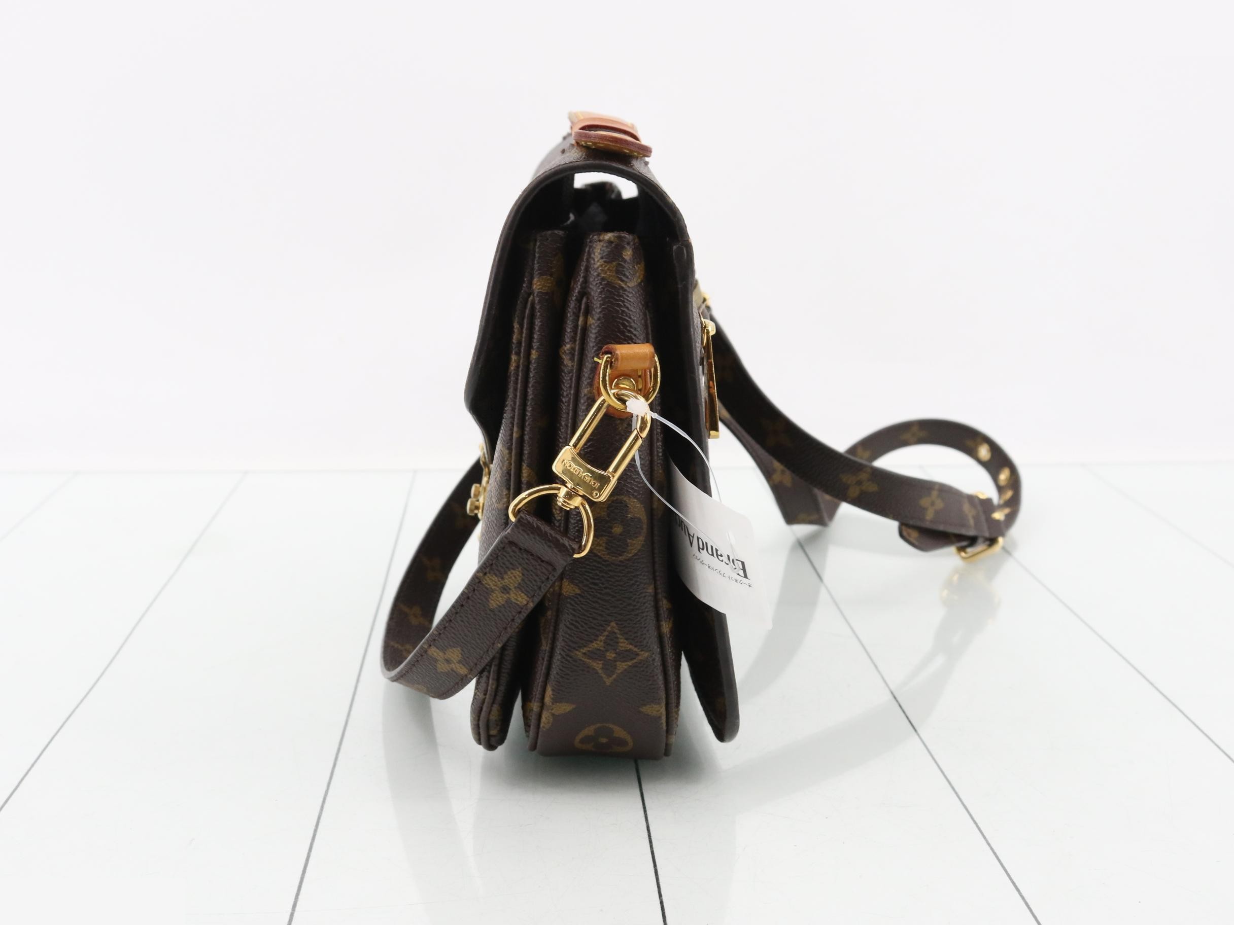 Pochette Metis Monogram Handbag/Shoulder Bag (2-Way) — view 3