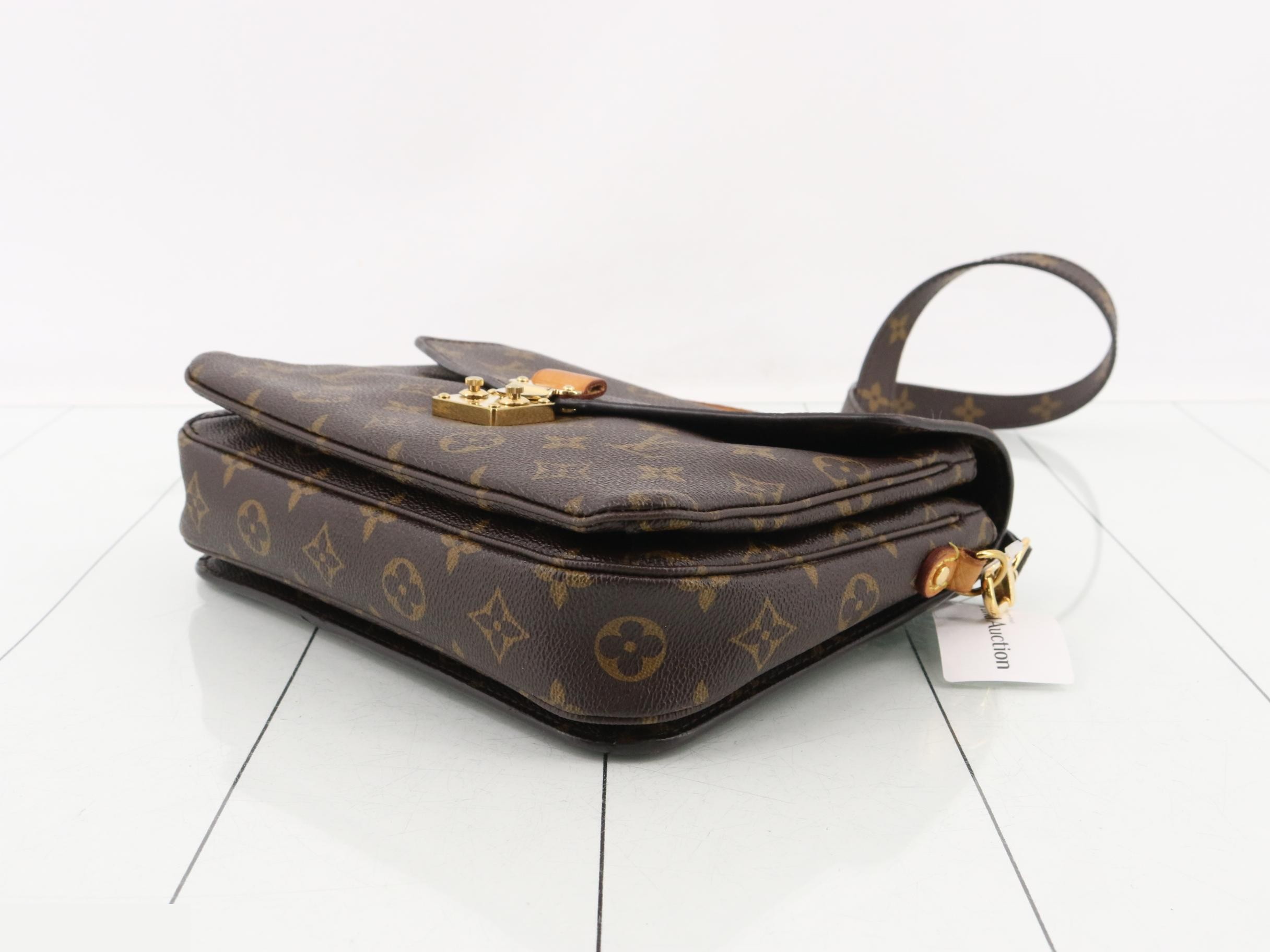 Pochette Metis Monogram Handbag/Shoulder Bag (2-Way) — view 6