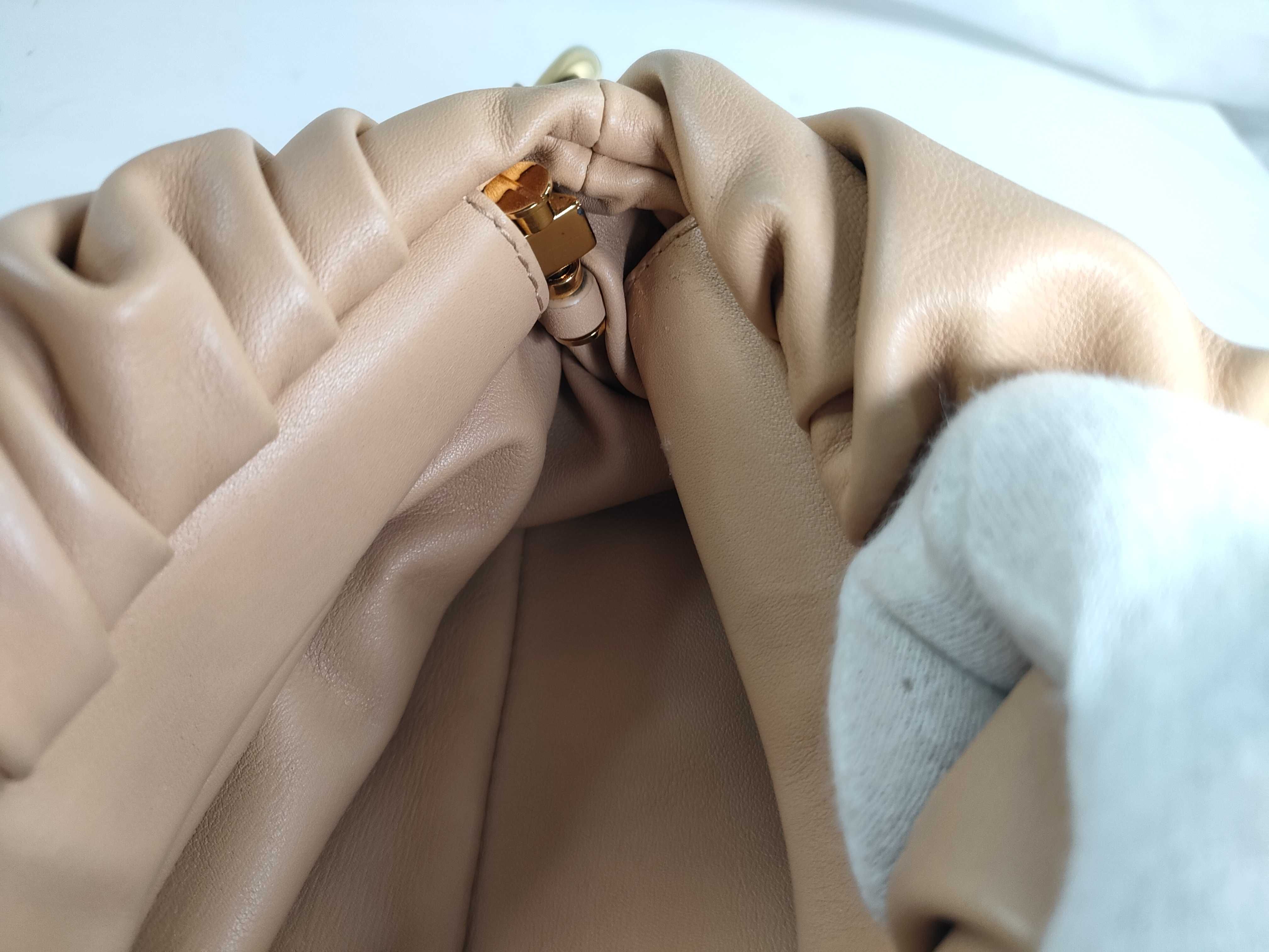 The Chain Pouch Beige Shoulder Bag — view 10