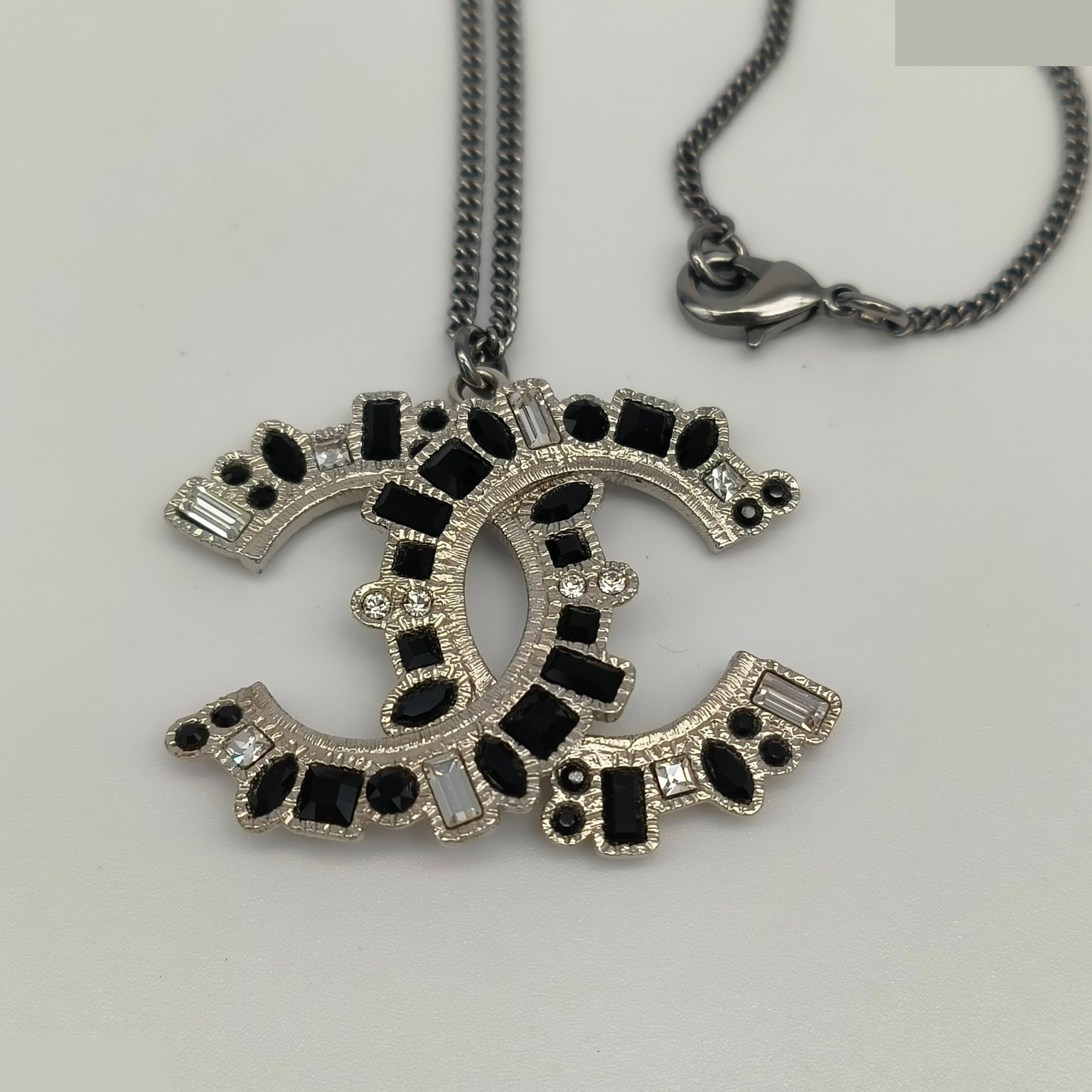 Icon series (jewelry)・Necklace/Pendant — view 2