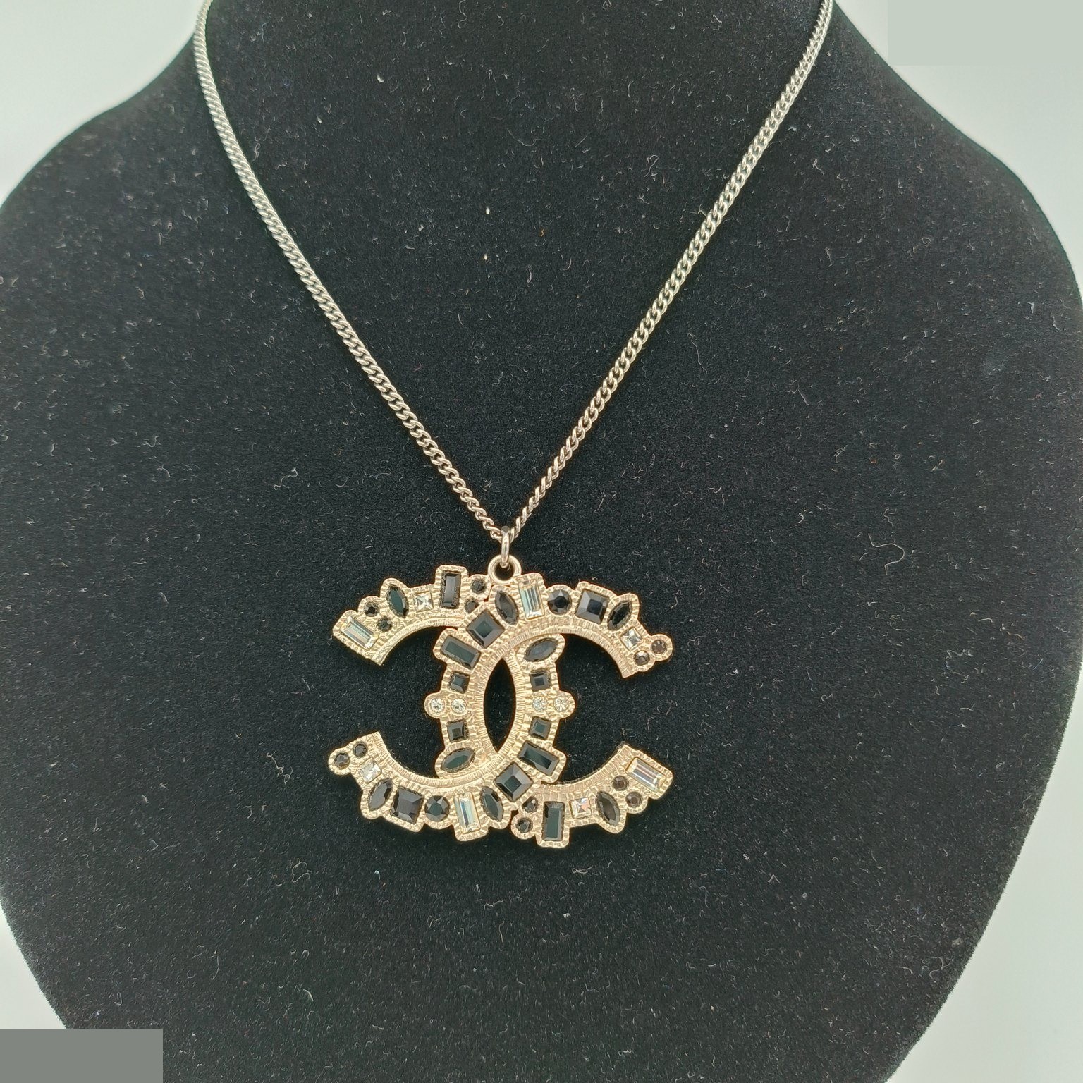 Icon series (jewelry)・Necklace/Pendant — view 3