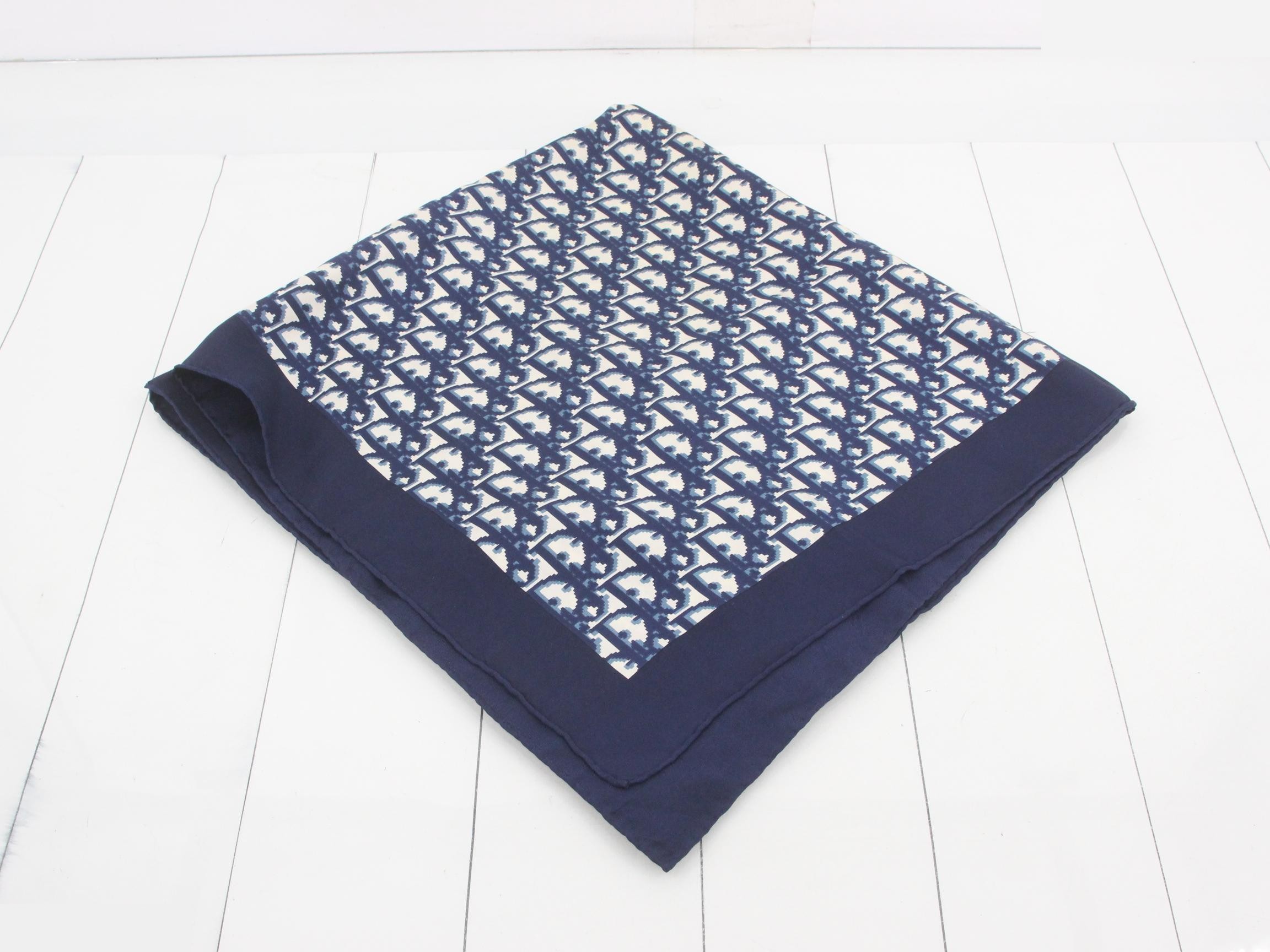 scarf — view 2