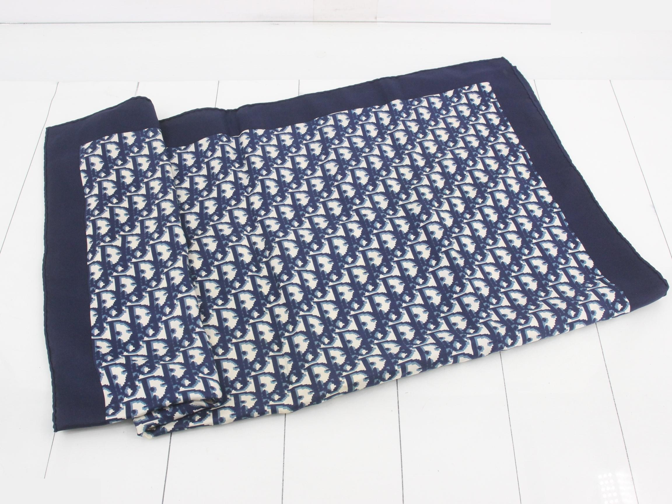scarf — view 3