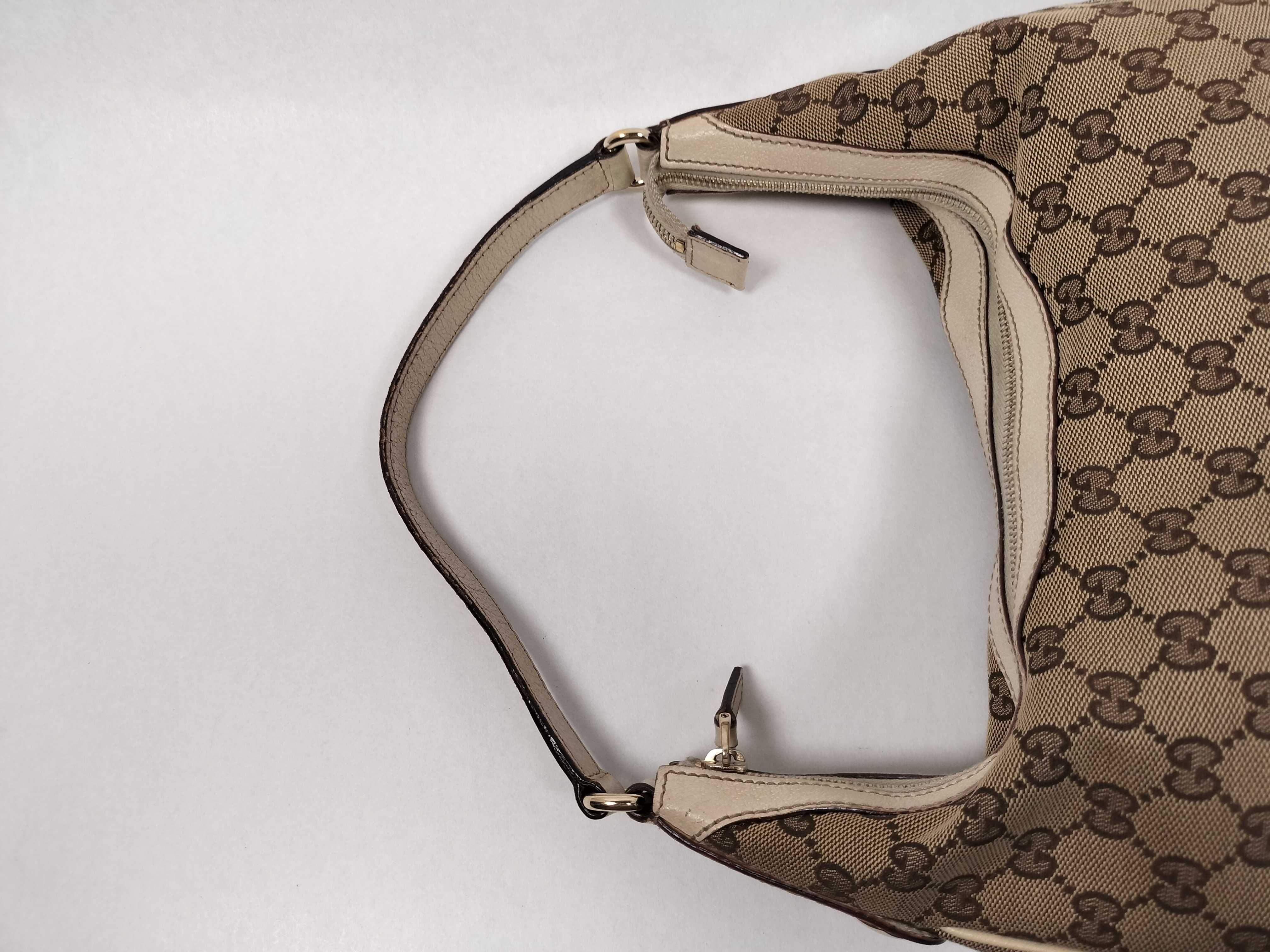 GG Canvas Gucci Handbag Shoulder Bag — view 3