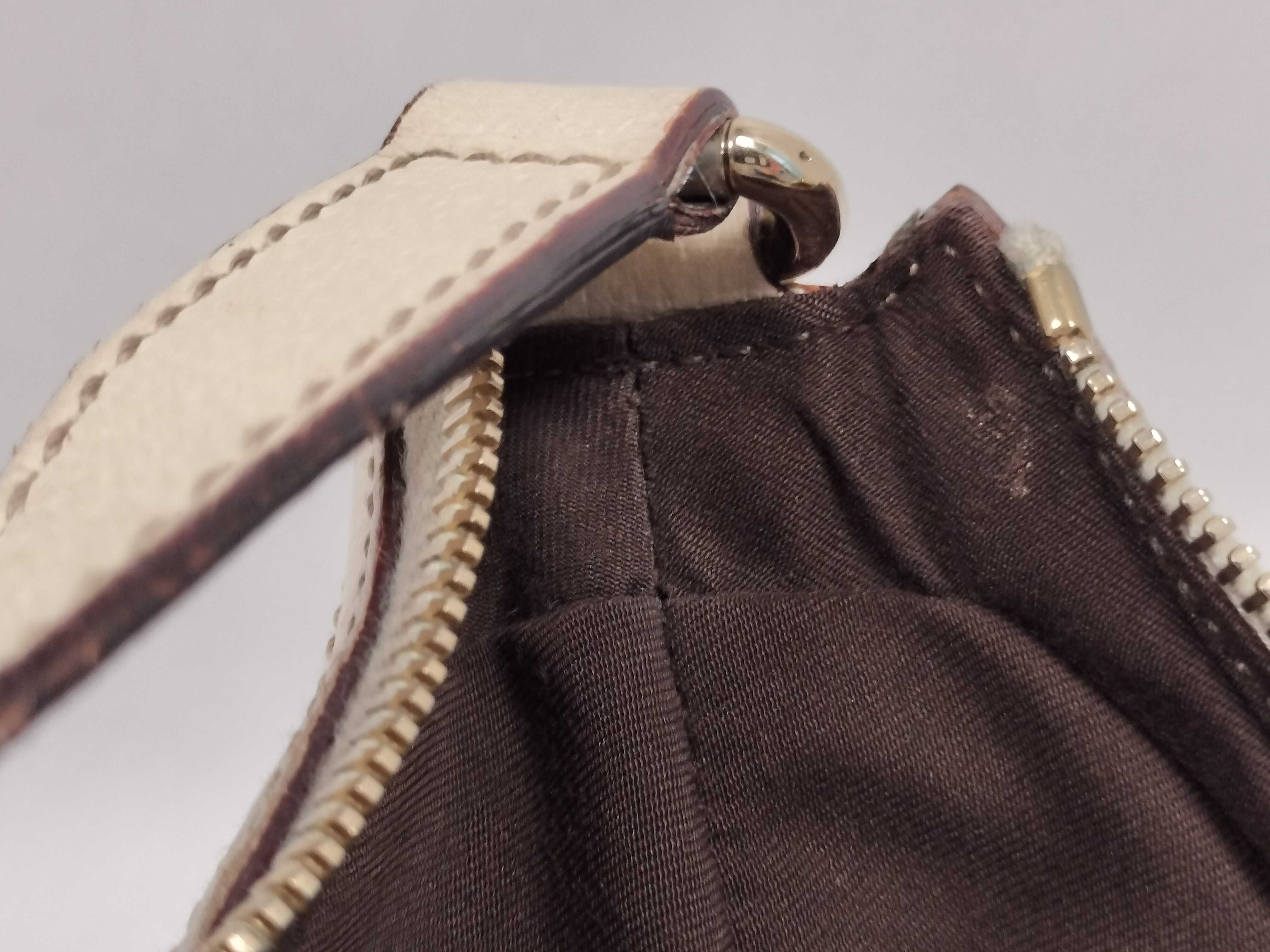 GG Canvas Gucci Handbag Shoulder Bag — view 10