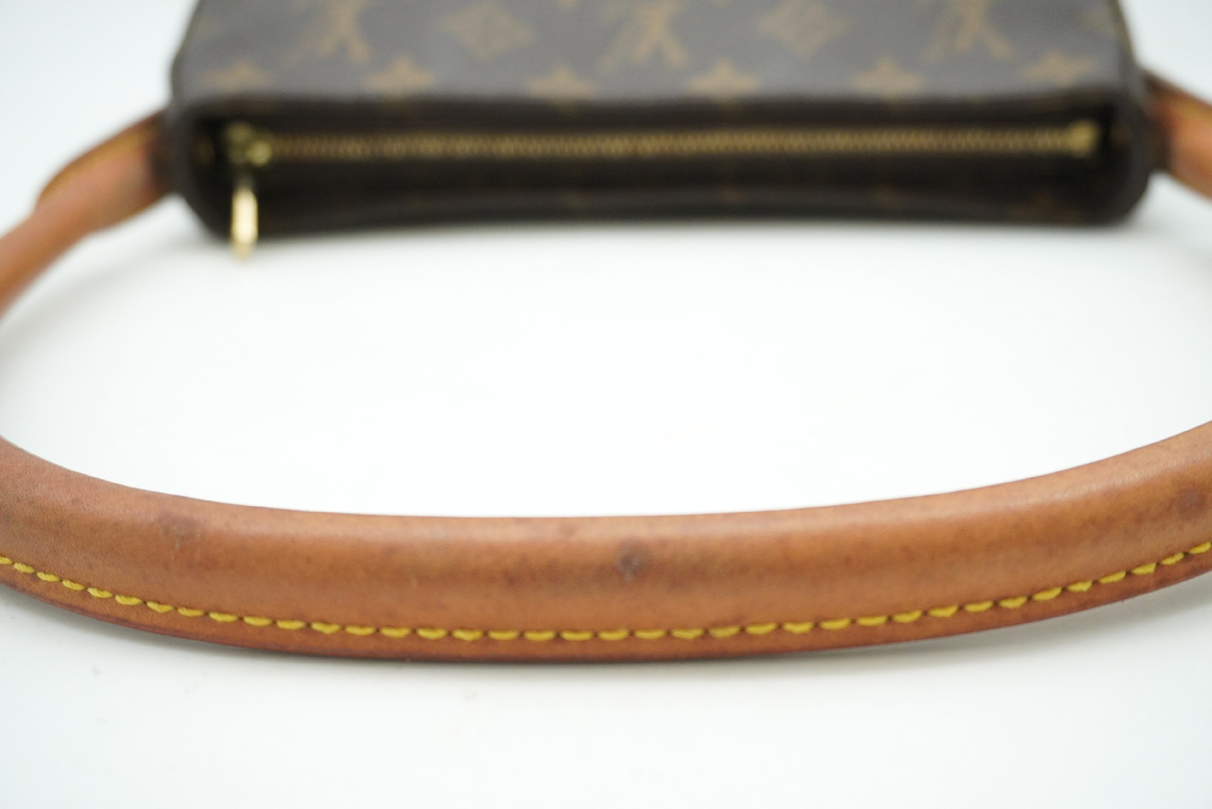 Monogram Looping MM M51146 Shoulder Bag — view 6