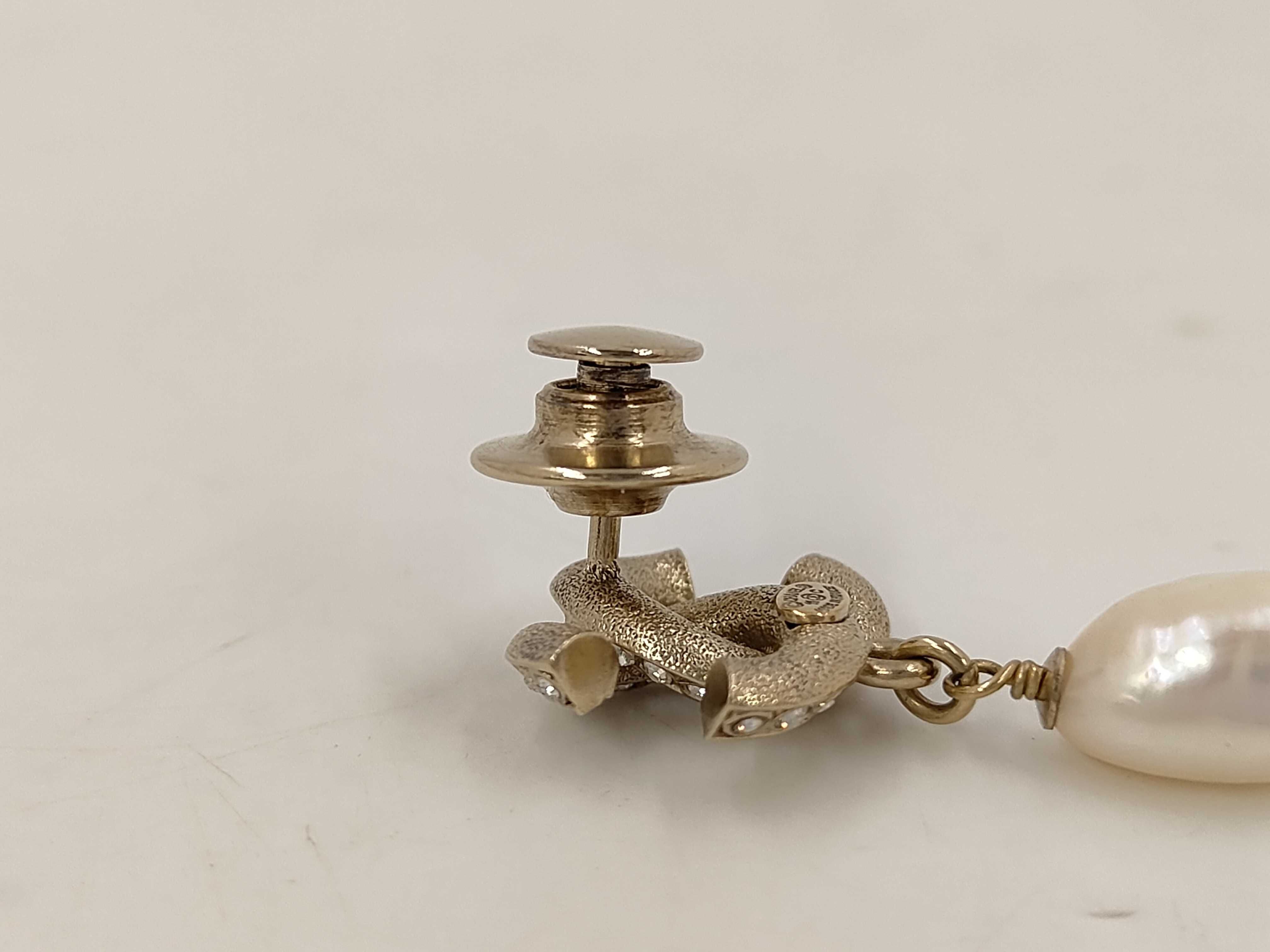 Coco Mark Brooch 11C Rhinestone Pearl Brooch — view 3