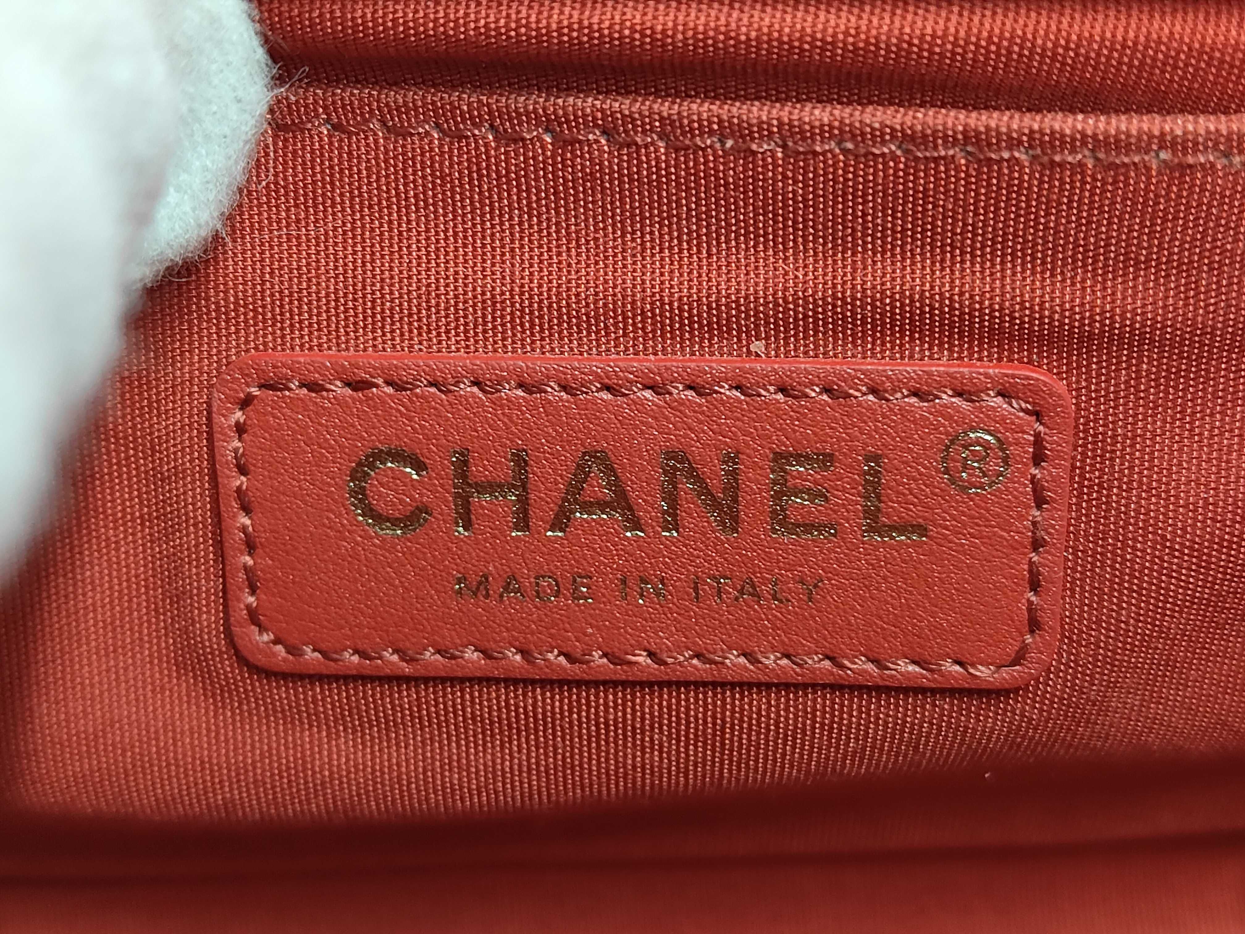 Boy Chanel V-stitch Red Shoulder Bag — view 10