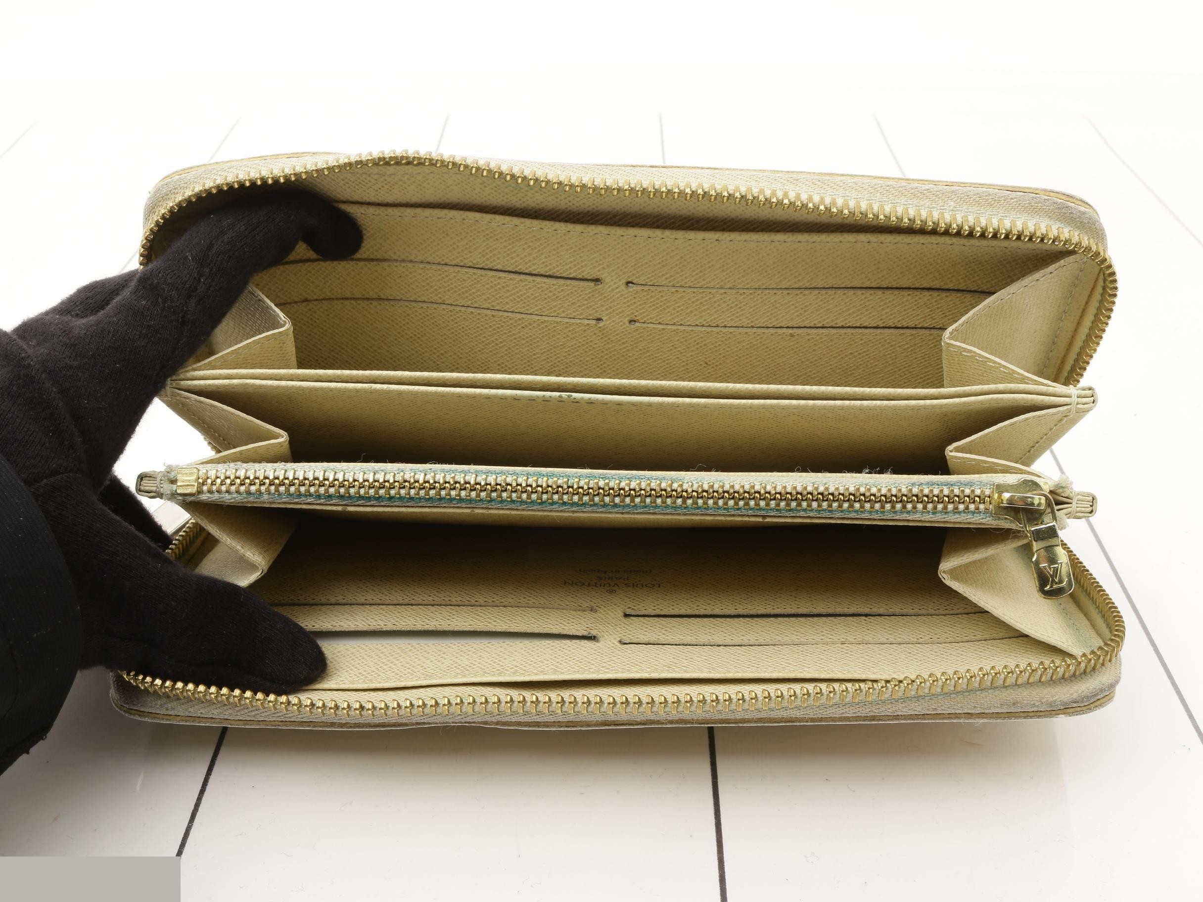 N60019 Zippy Wallet — view 4