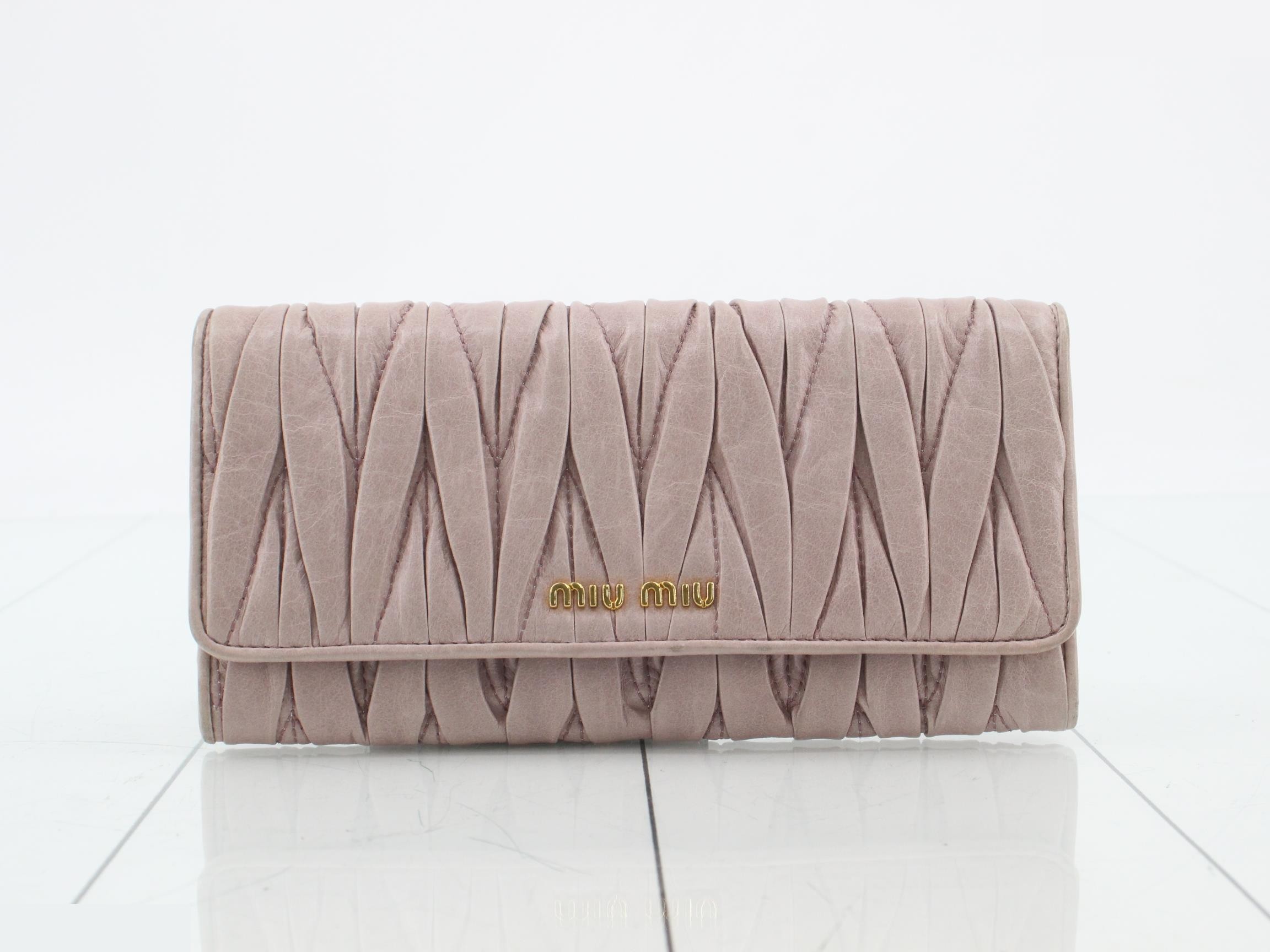 Matelassé wallet, with box.