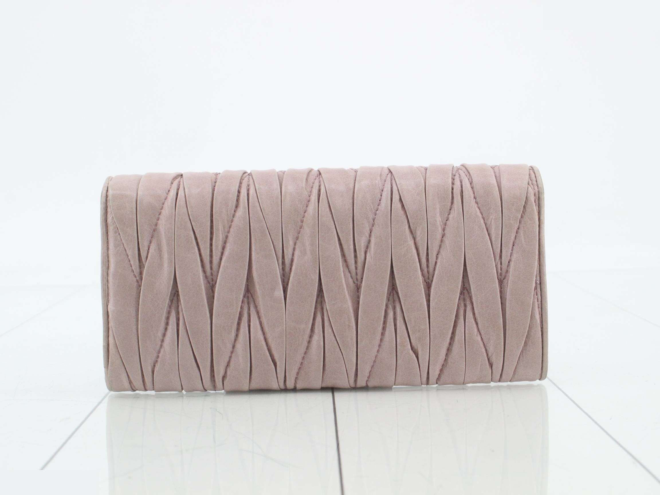 Matelassé wallet, with box. — view 2