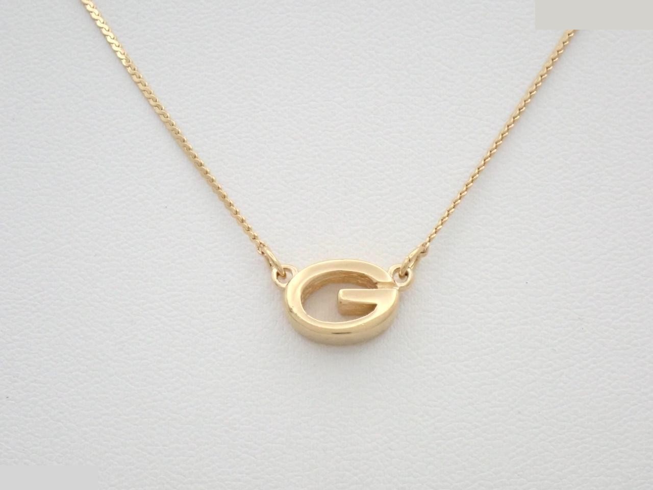 Other lines: Precious metal necklaces and pendants, total length approximately 38 cm.