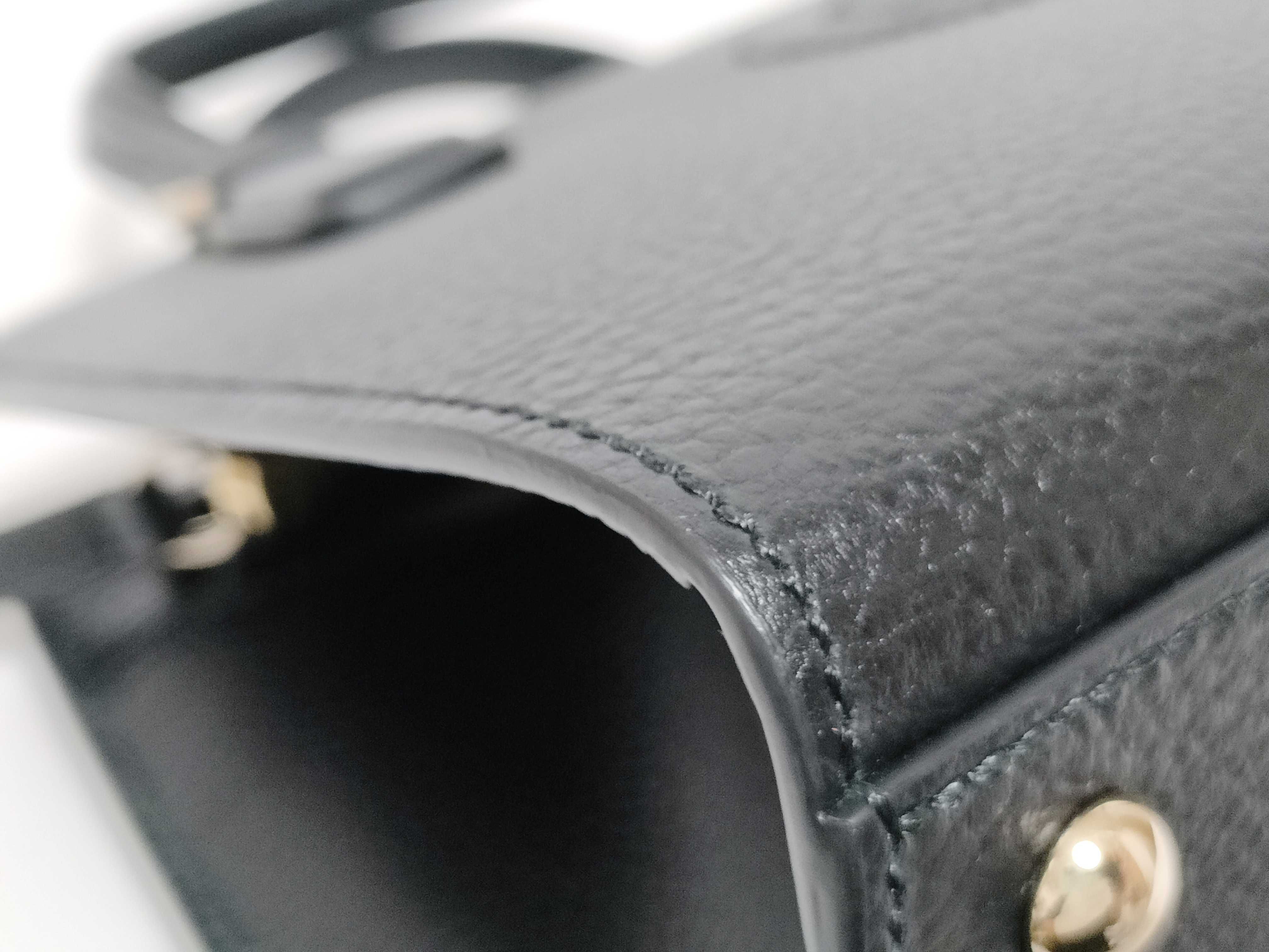 Soho 2-Way Handbag 607722 Black Leather Shoulder Bag — view 8