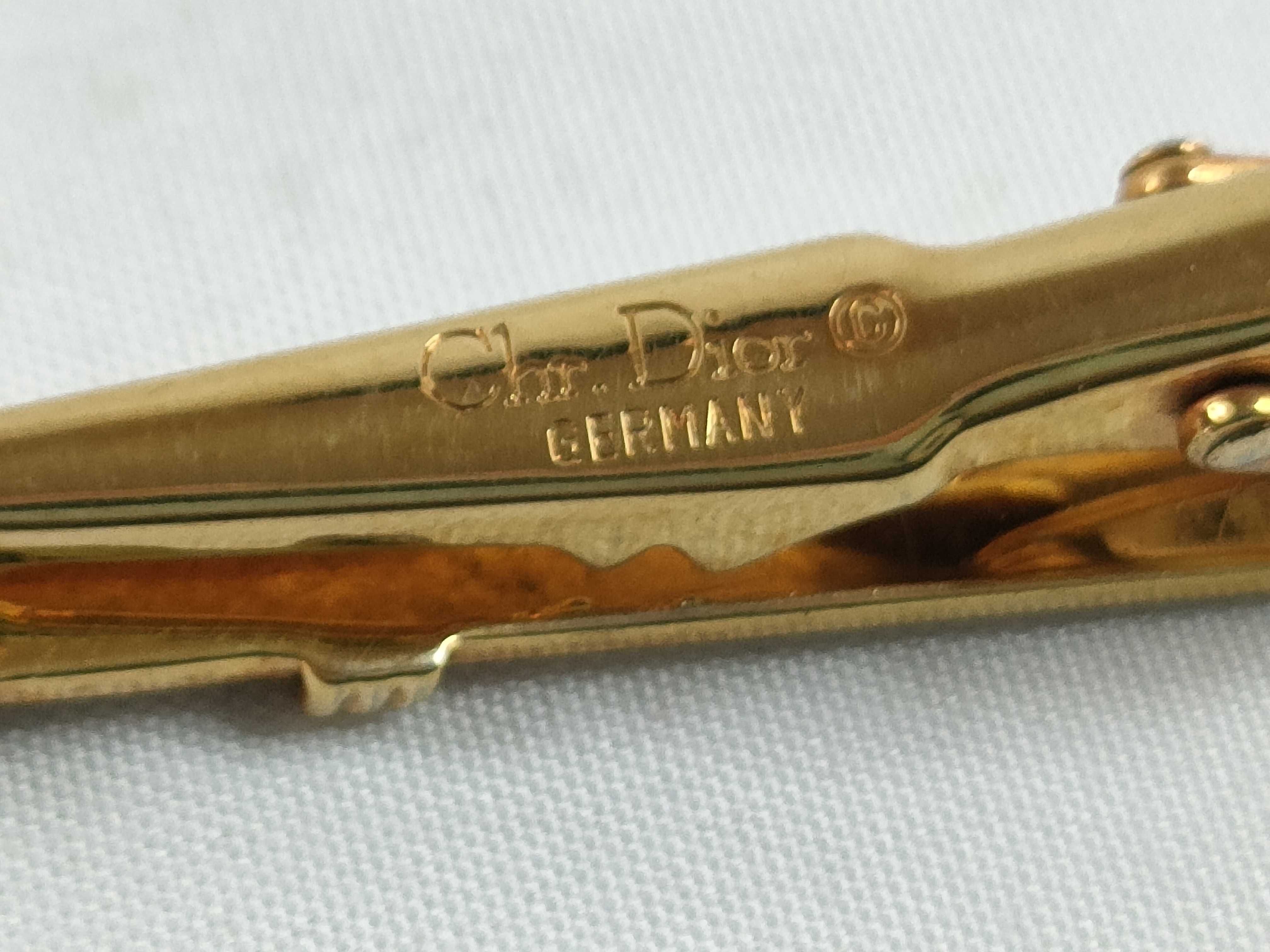 A. Tie clip, Tie clip and cufflinks — view 3