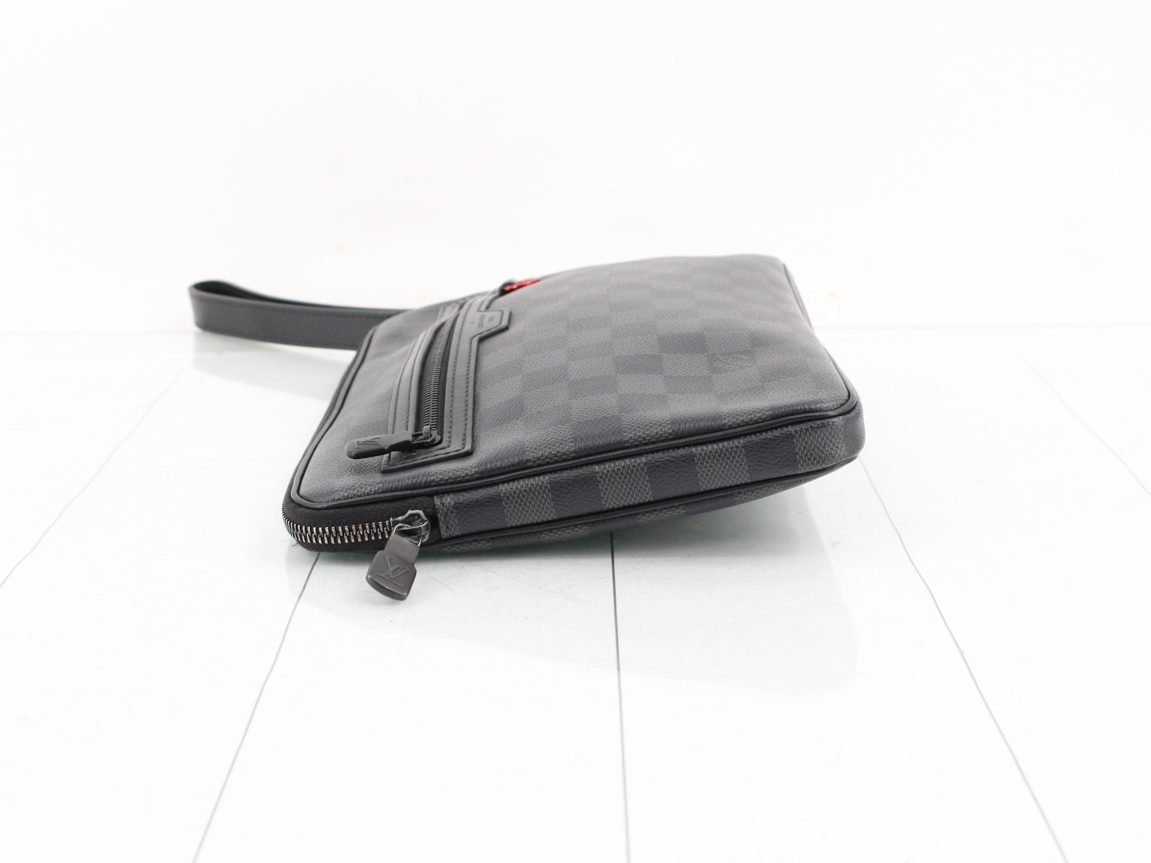 LV Damier Graphite Utility Supple Clutch Bag N60324 — view 4