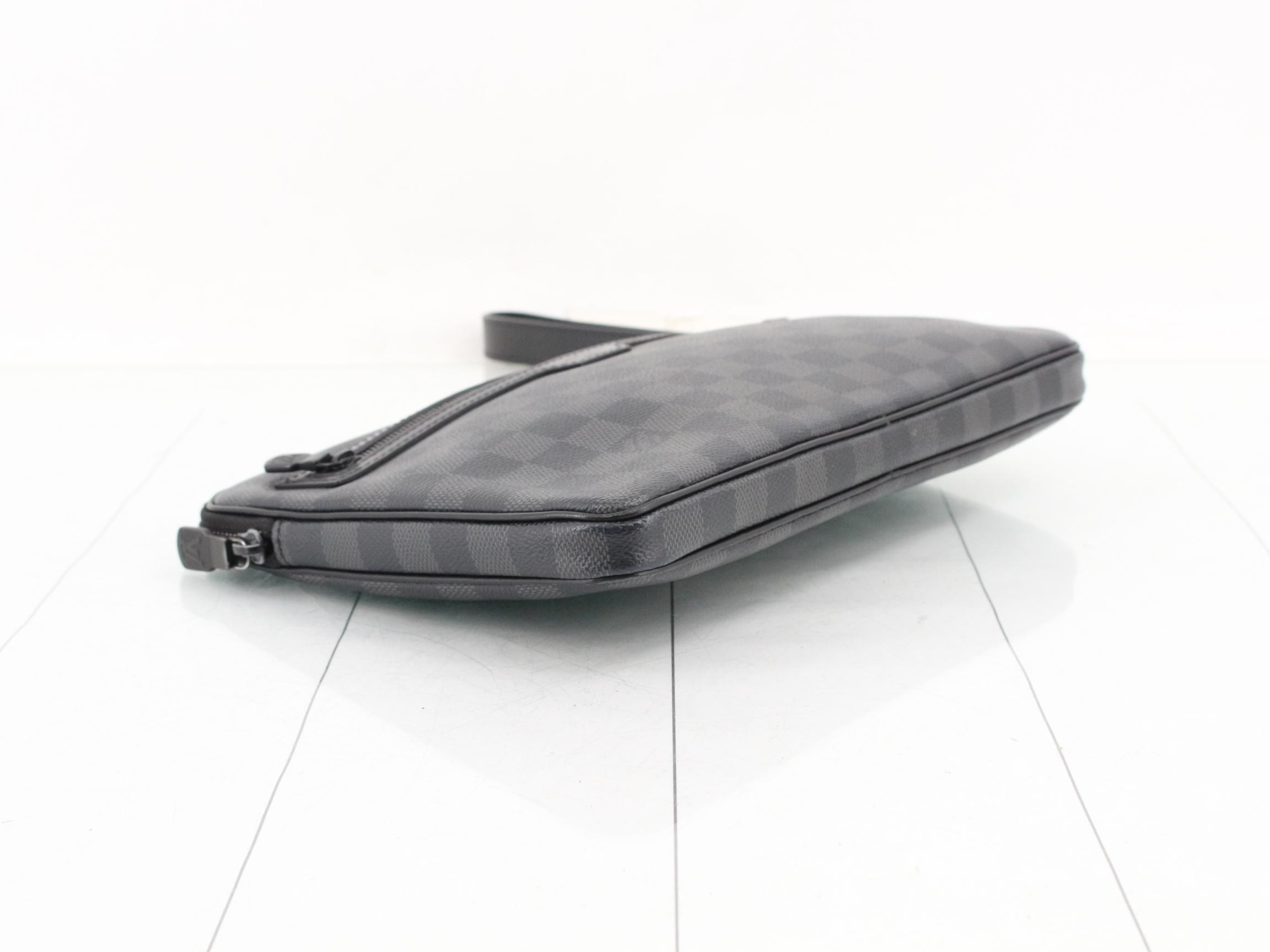 LV Damier Graphite Utility Supple Clutch Bag N60324 — view 5
