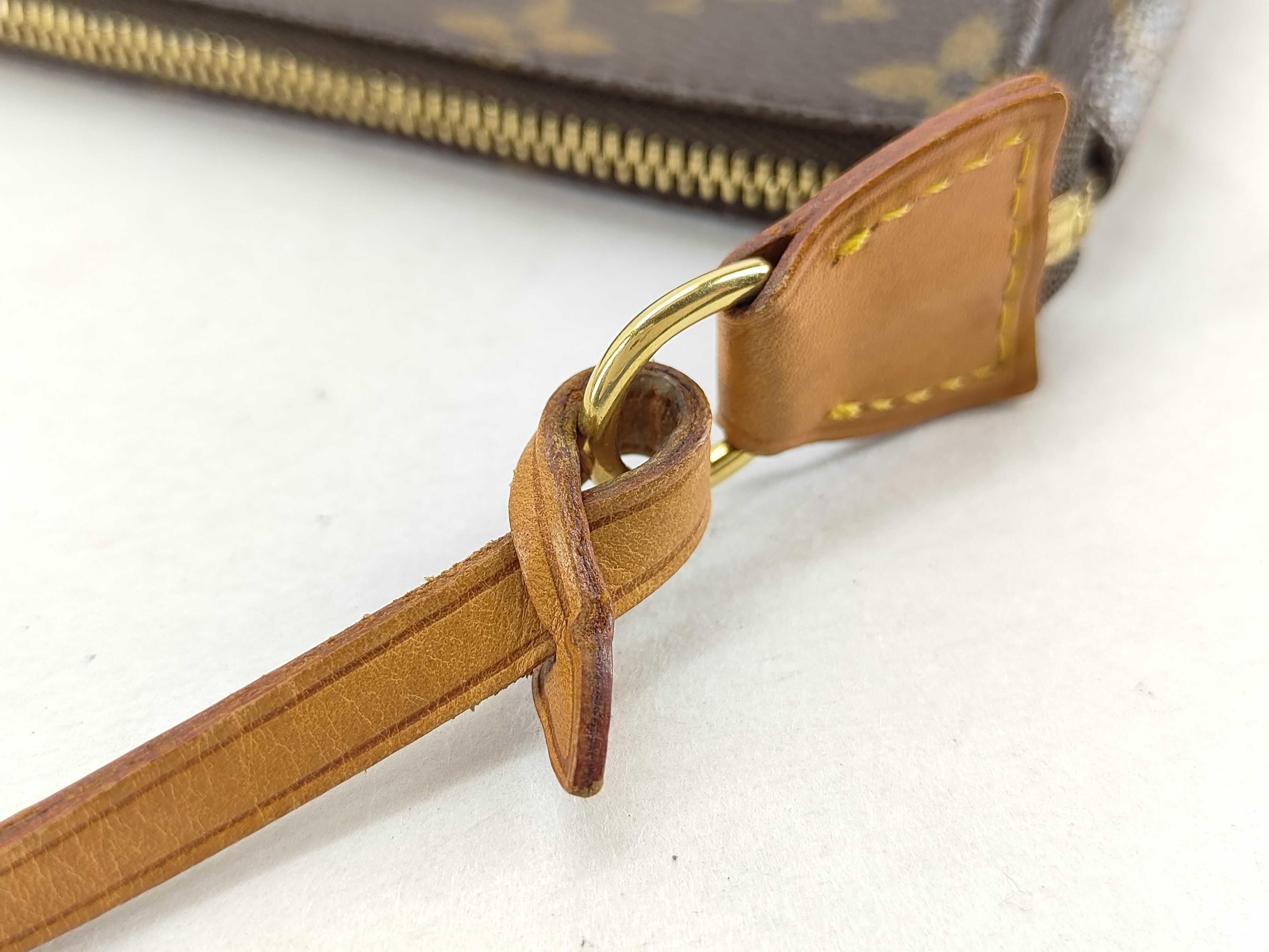 Monogram LV Pochette Accessoires M51980 Pouch — view 15