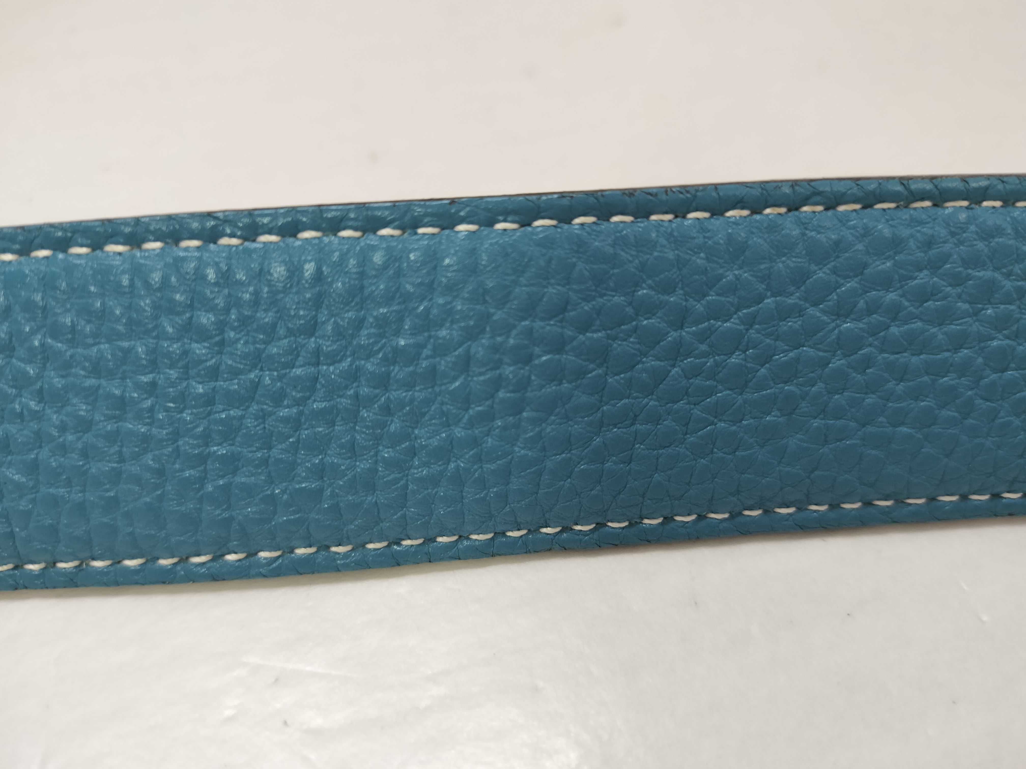H Belt Reversible K engraved Reversible Black x Blue Togo Blue Belt — view 9