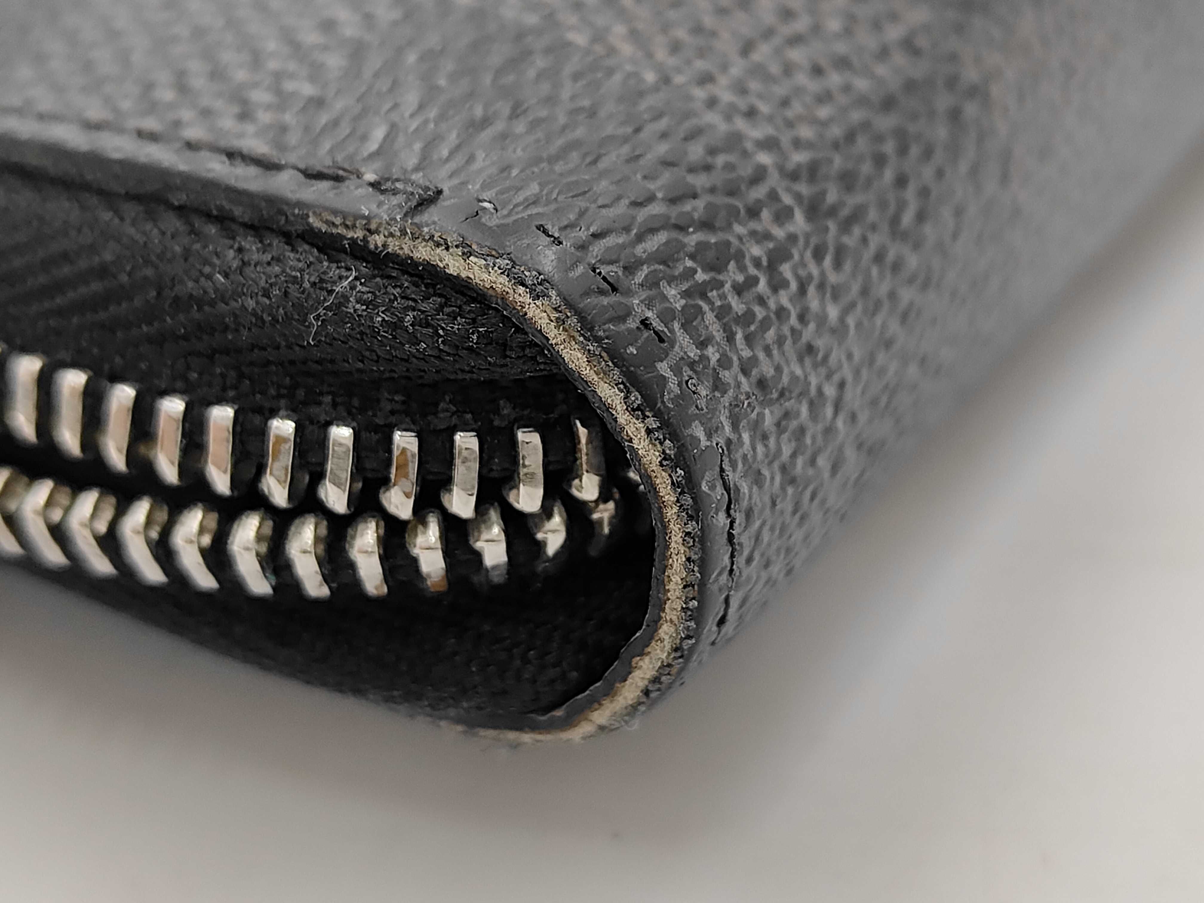 Damier Graphite Trunk & Lock Zippy Organizer Wallet — view 3
