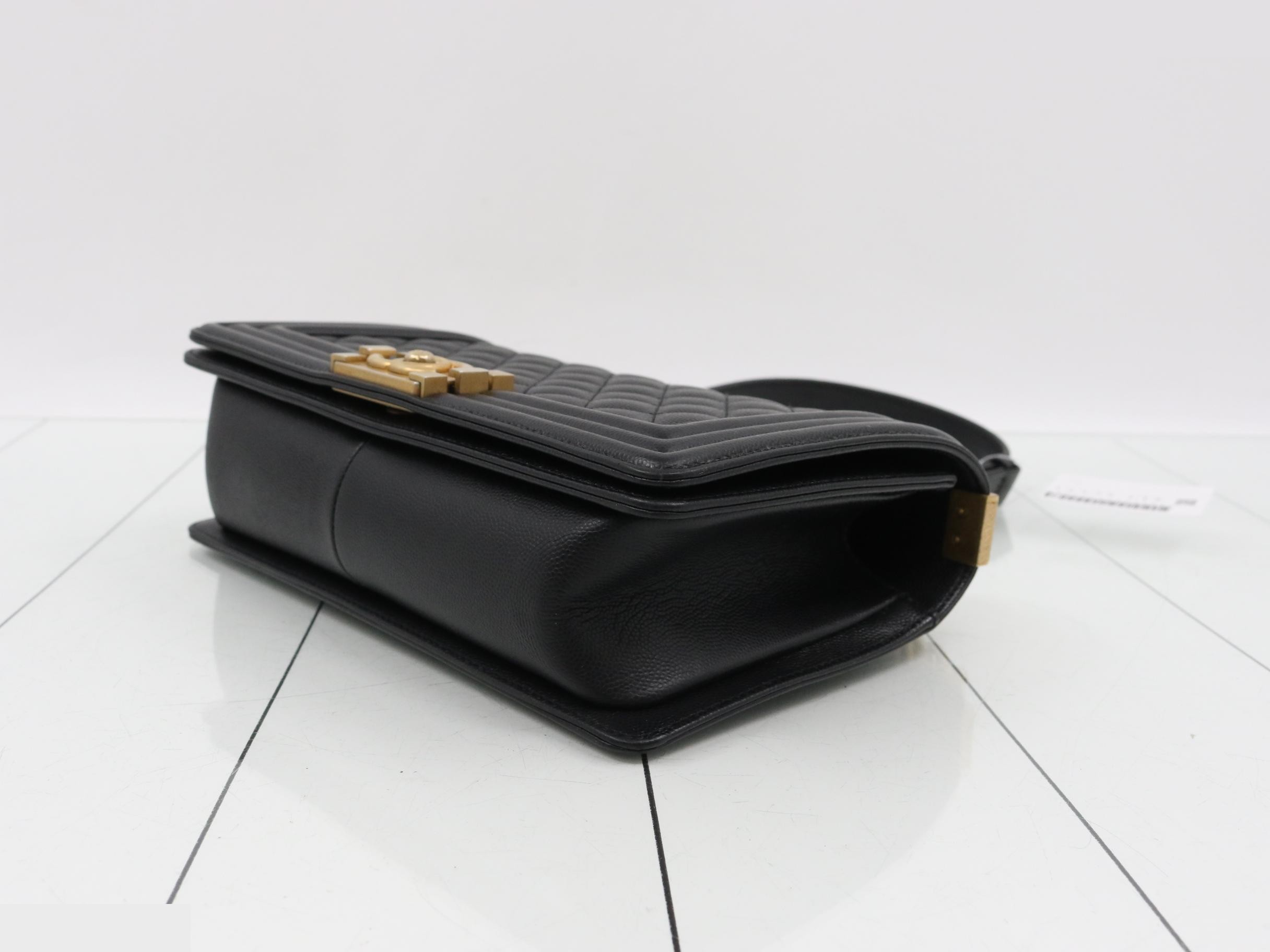 Caviar Skin Boy Chanel Black — view 6