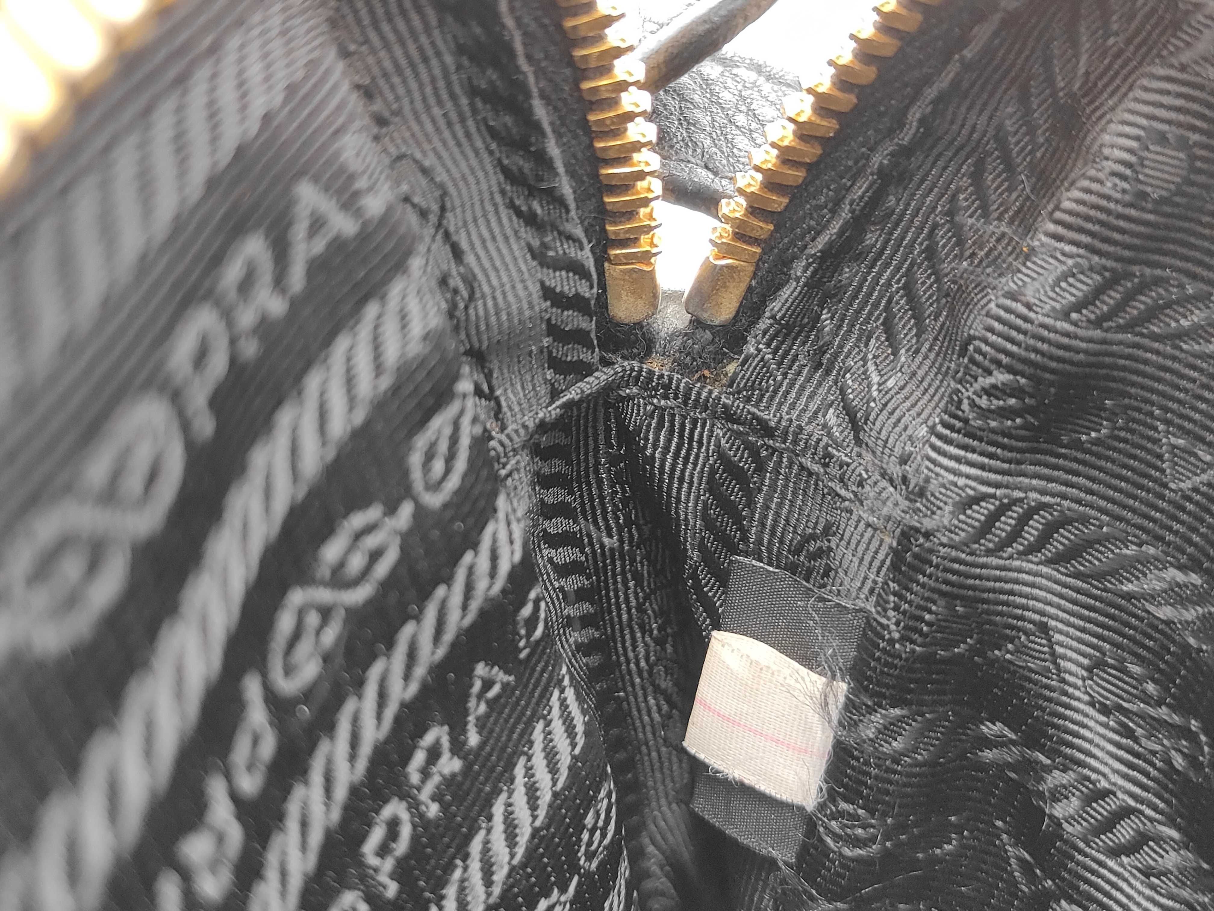 Vitello Daino Leather Shoulder Bag — view 11