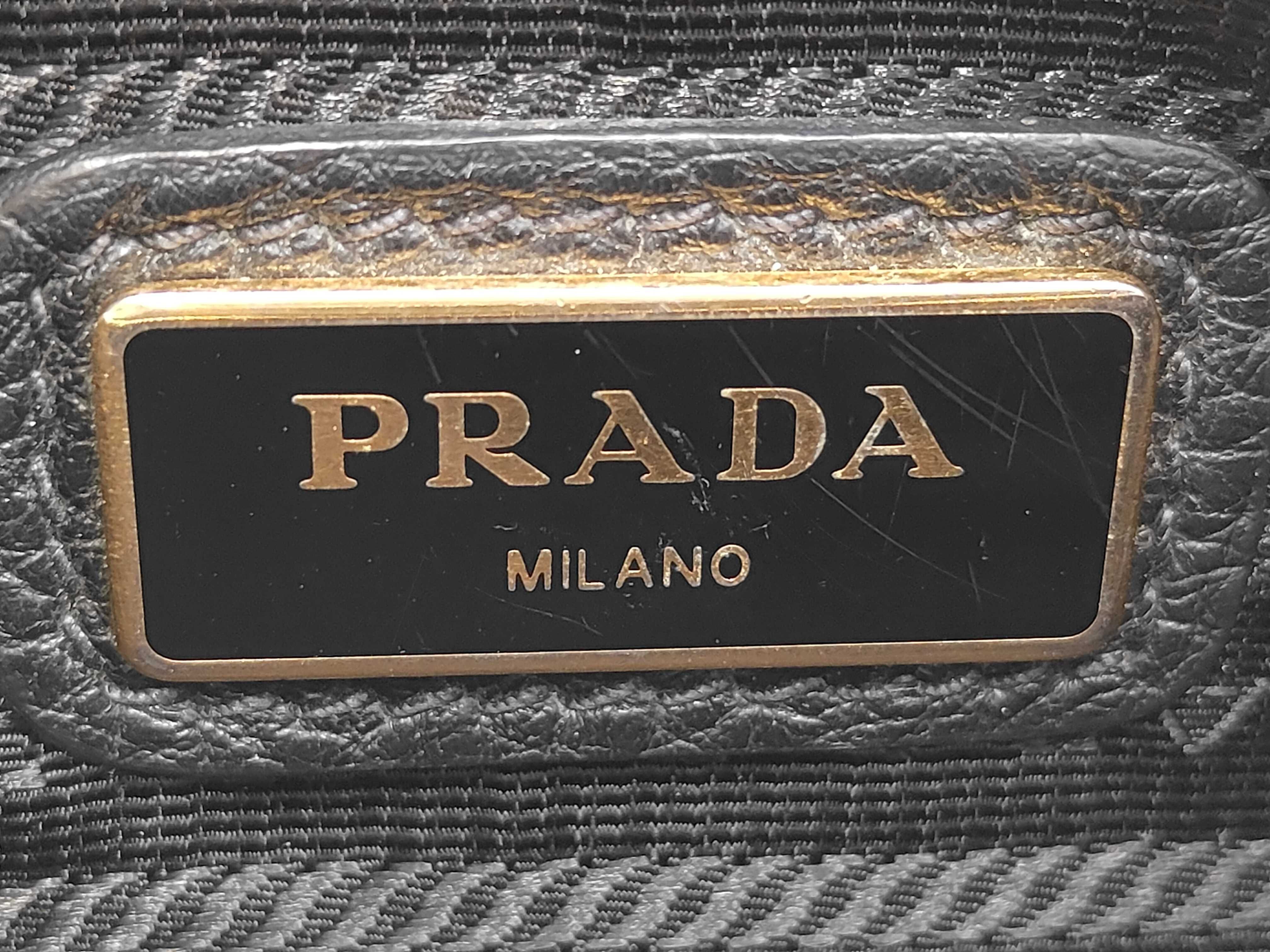 Vitello Daino Leather Shoulder Bag — view 12