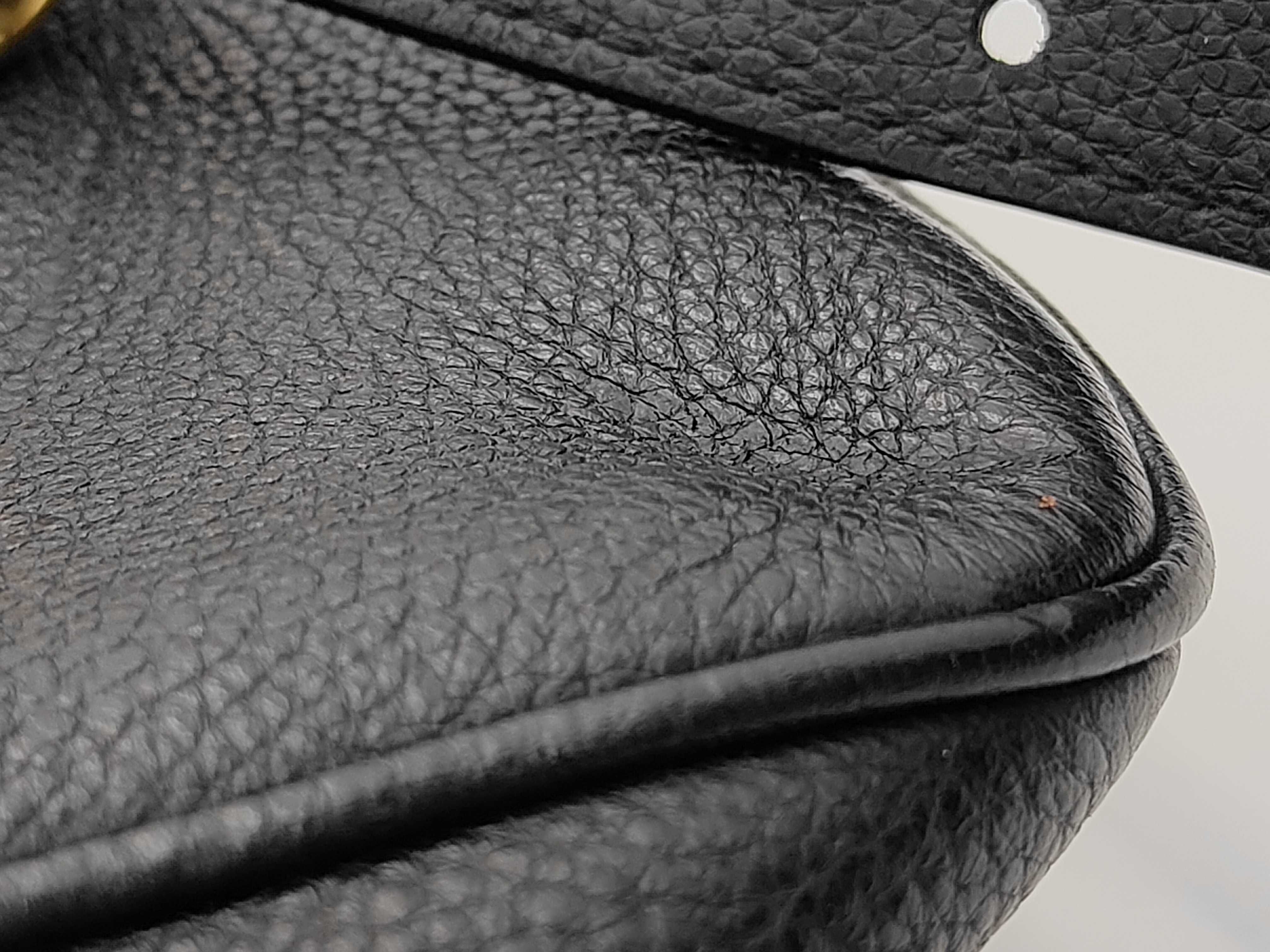 Vitello Daino Leather Shoulder Bag — view 13