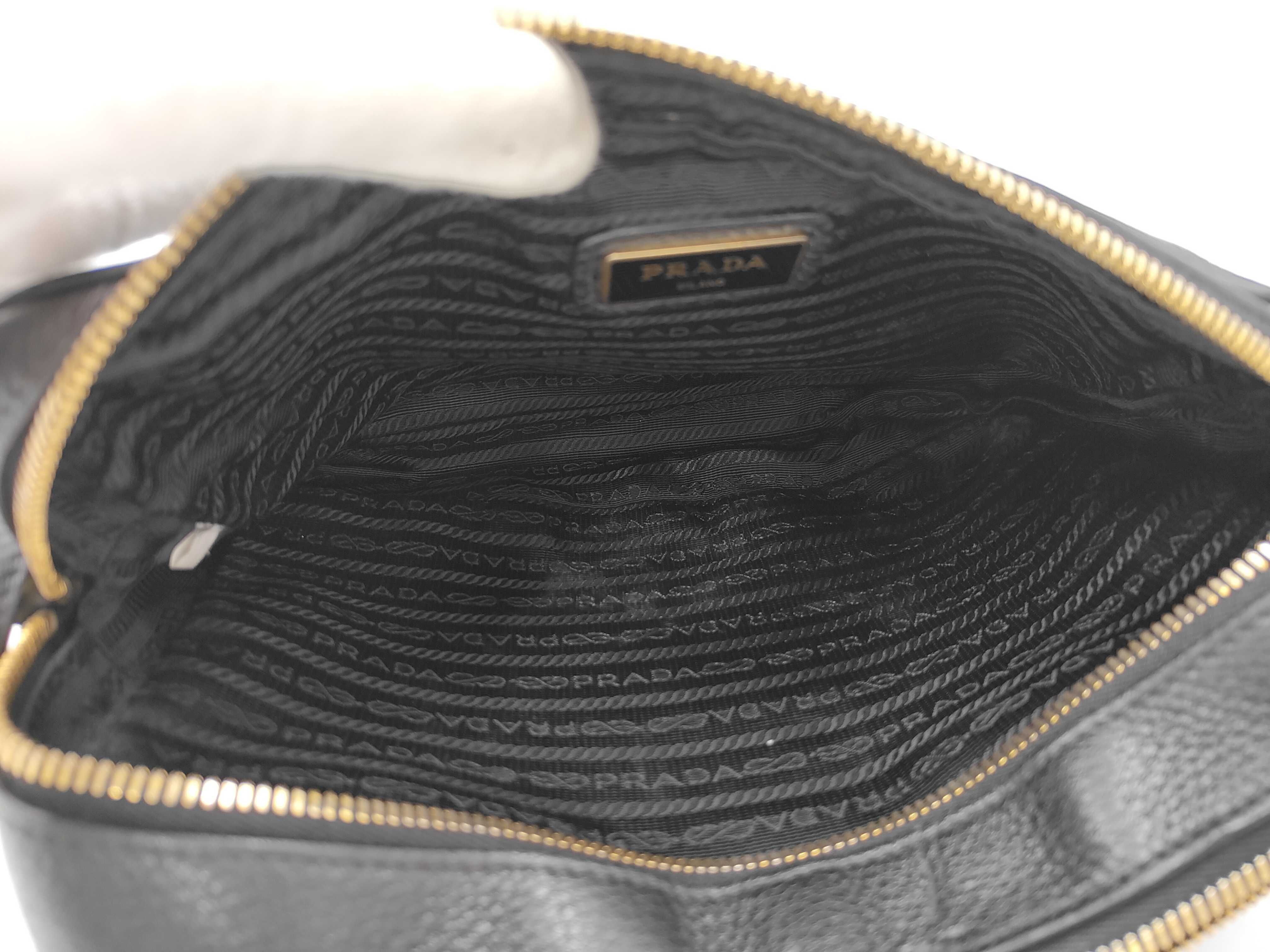 Vitello Daino Leather Shoulder Bag — view 10