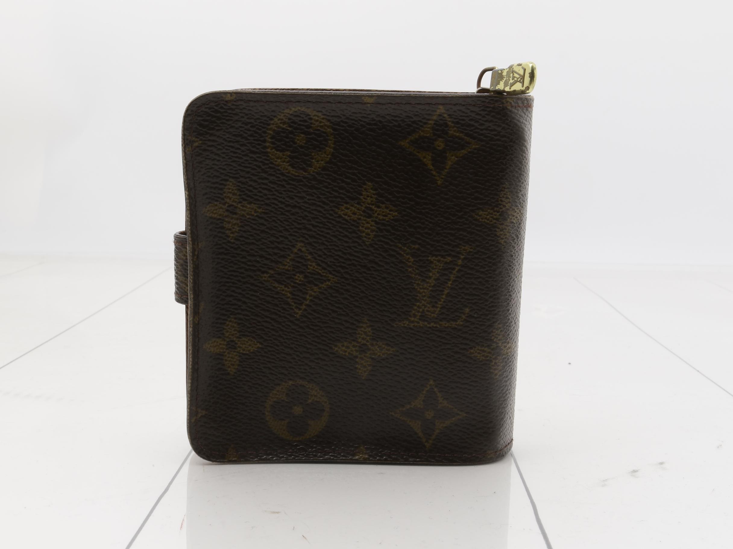 LV Compact Zip Monogram — view 2