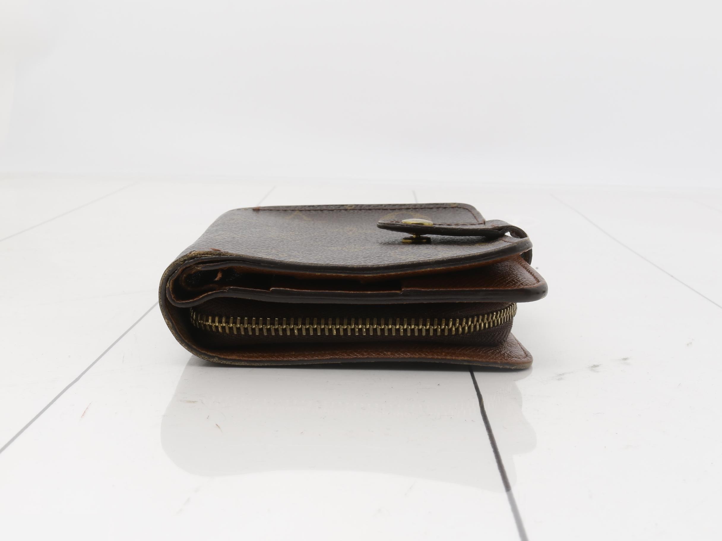 LV Compact Zip Monogram — view 3