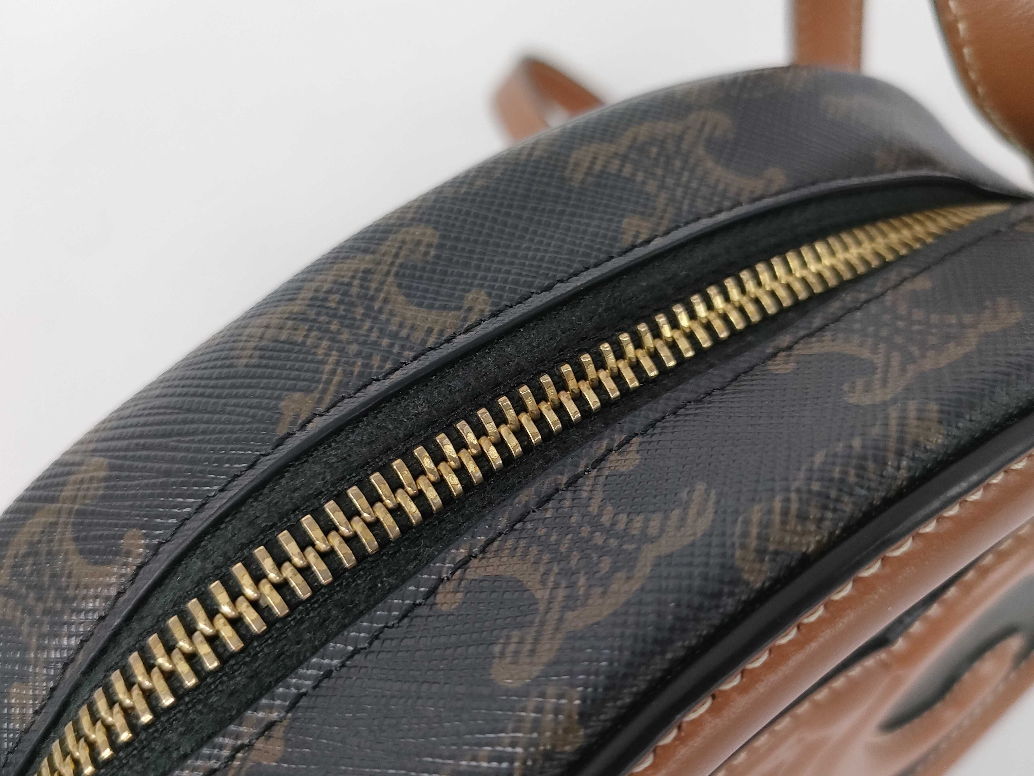 Cuir Triomphe Shoulder Bag — view 8