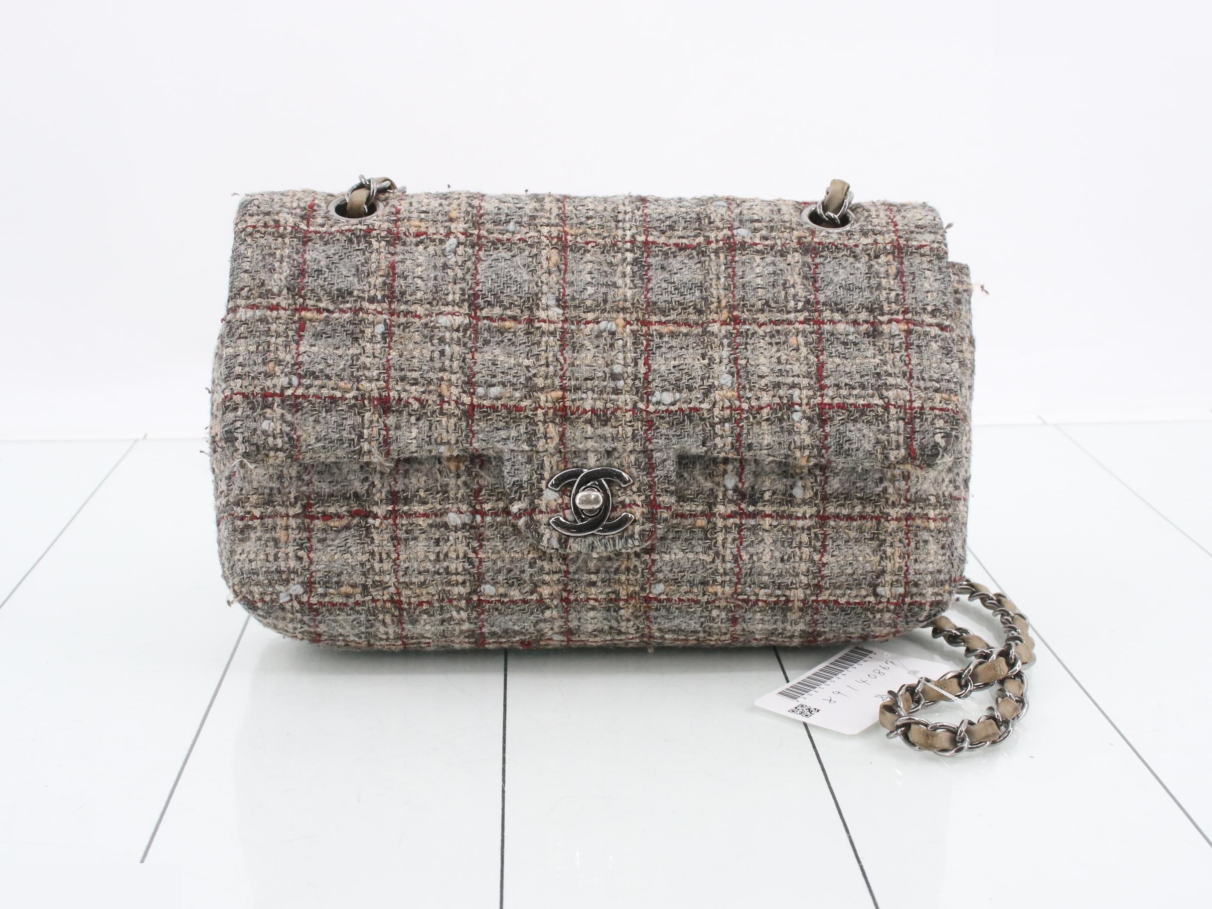 Chain shoulder bag