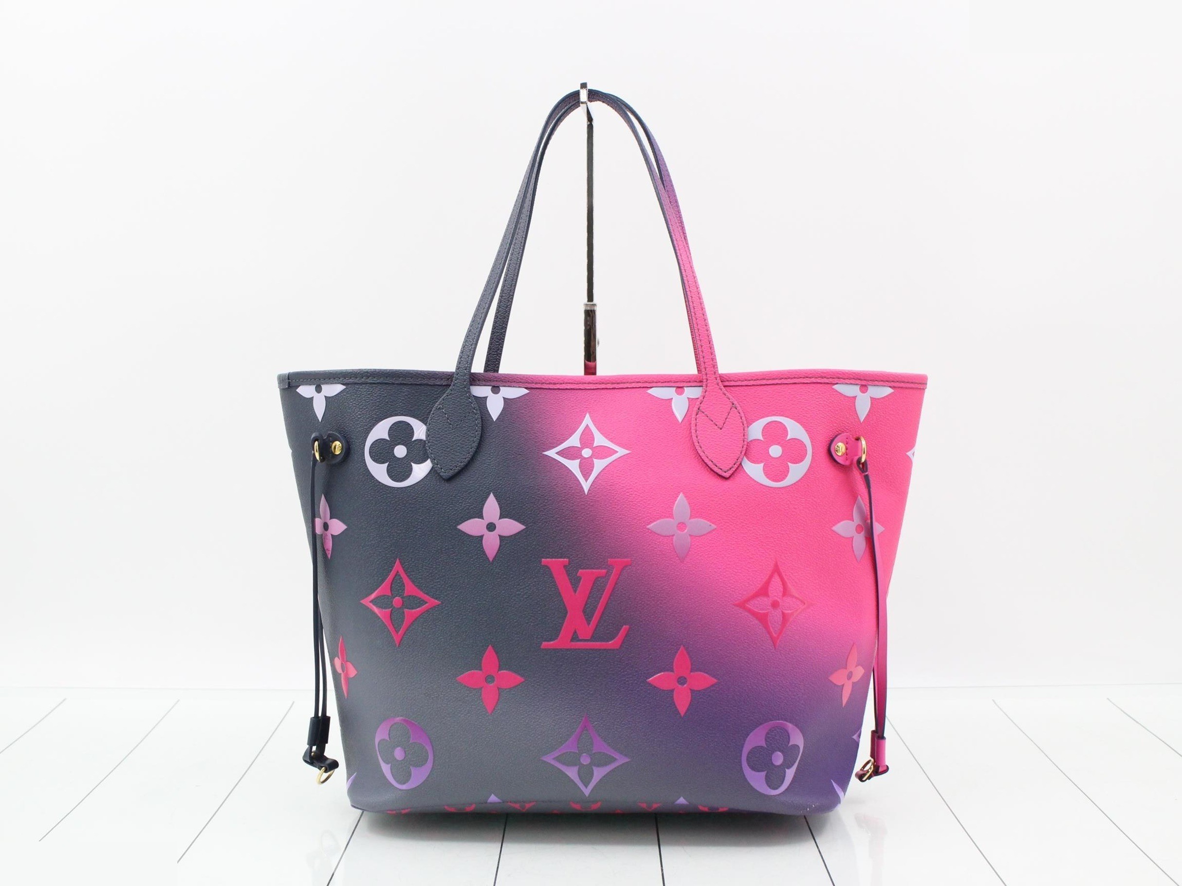 Neverfull MM Monogram Gradient — view 2