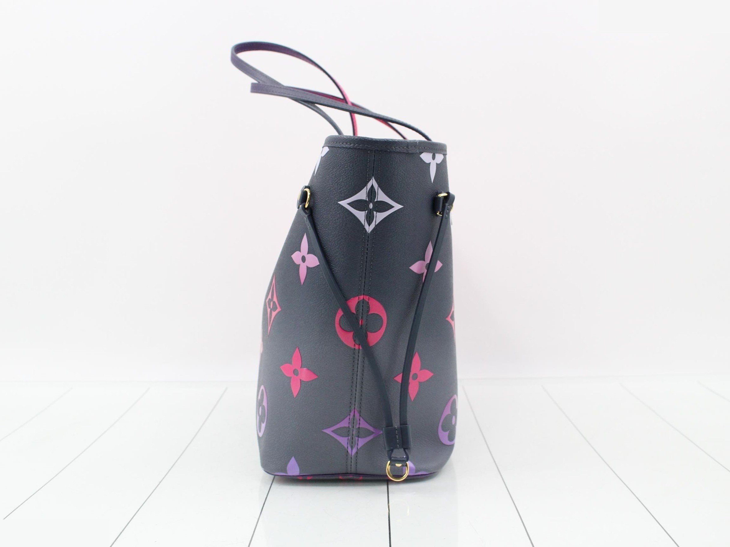 Neverfull MM Monogram Gradient — view 3