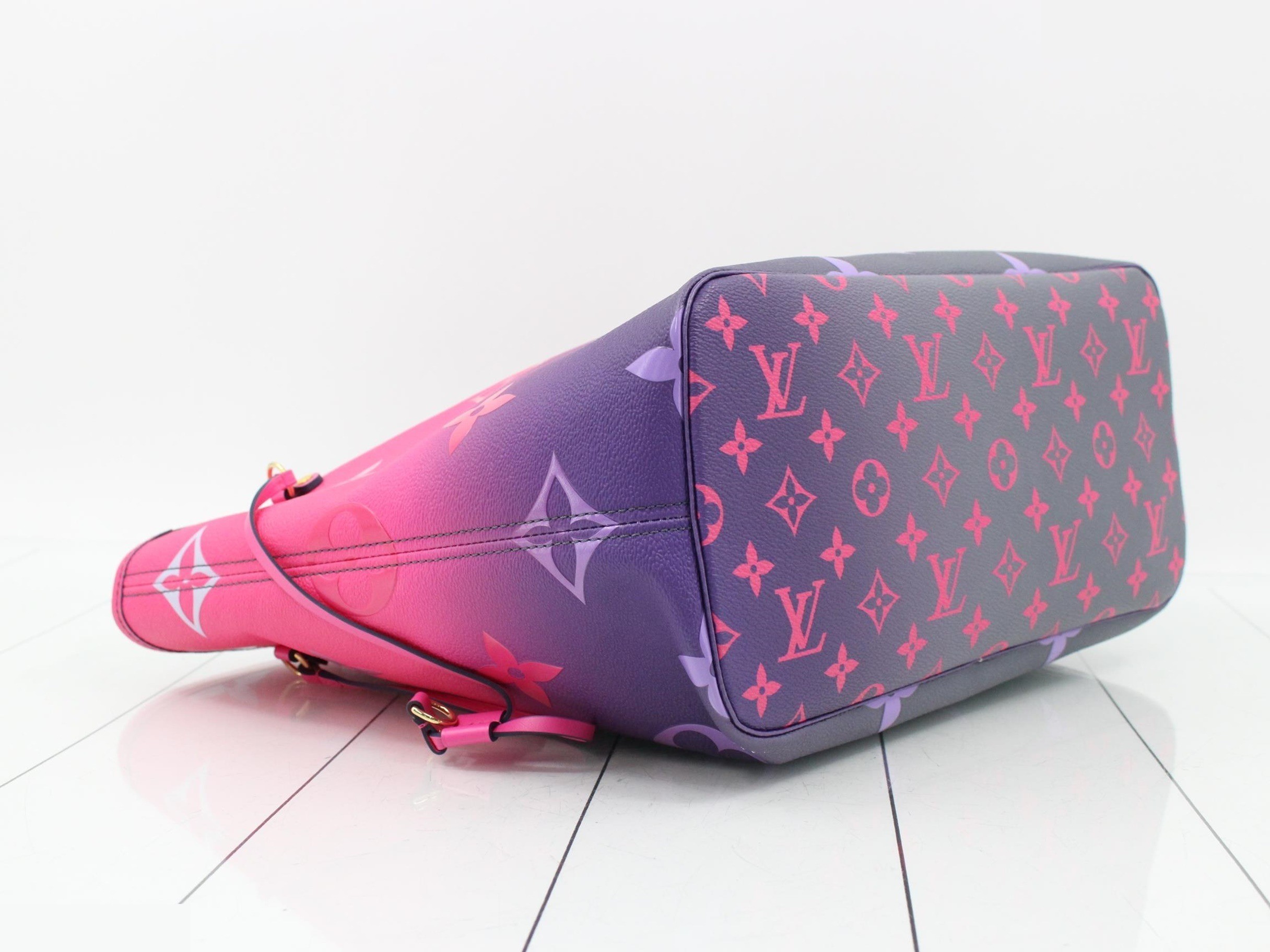 Neverfull MM Monogram Gradient — view 5
