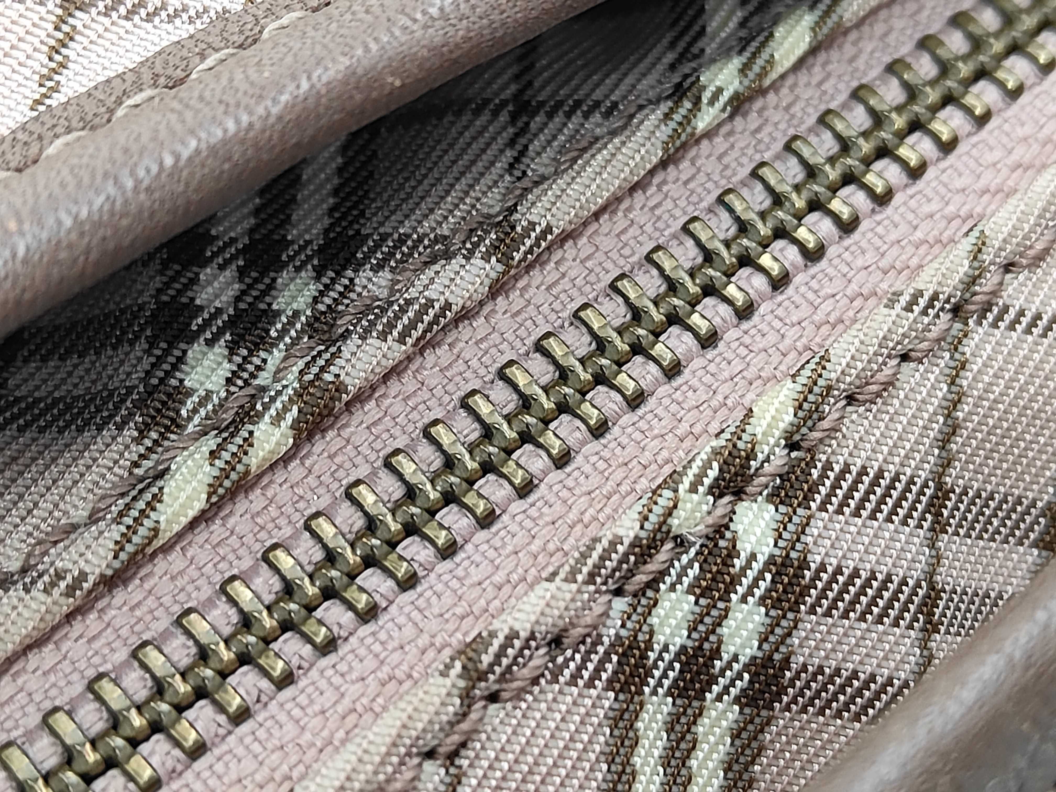 Blue Label Burberry Tote Bag — view 8