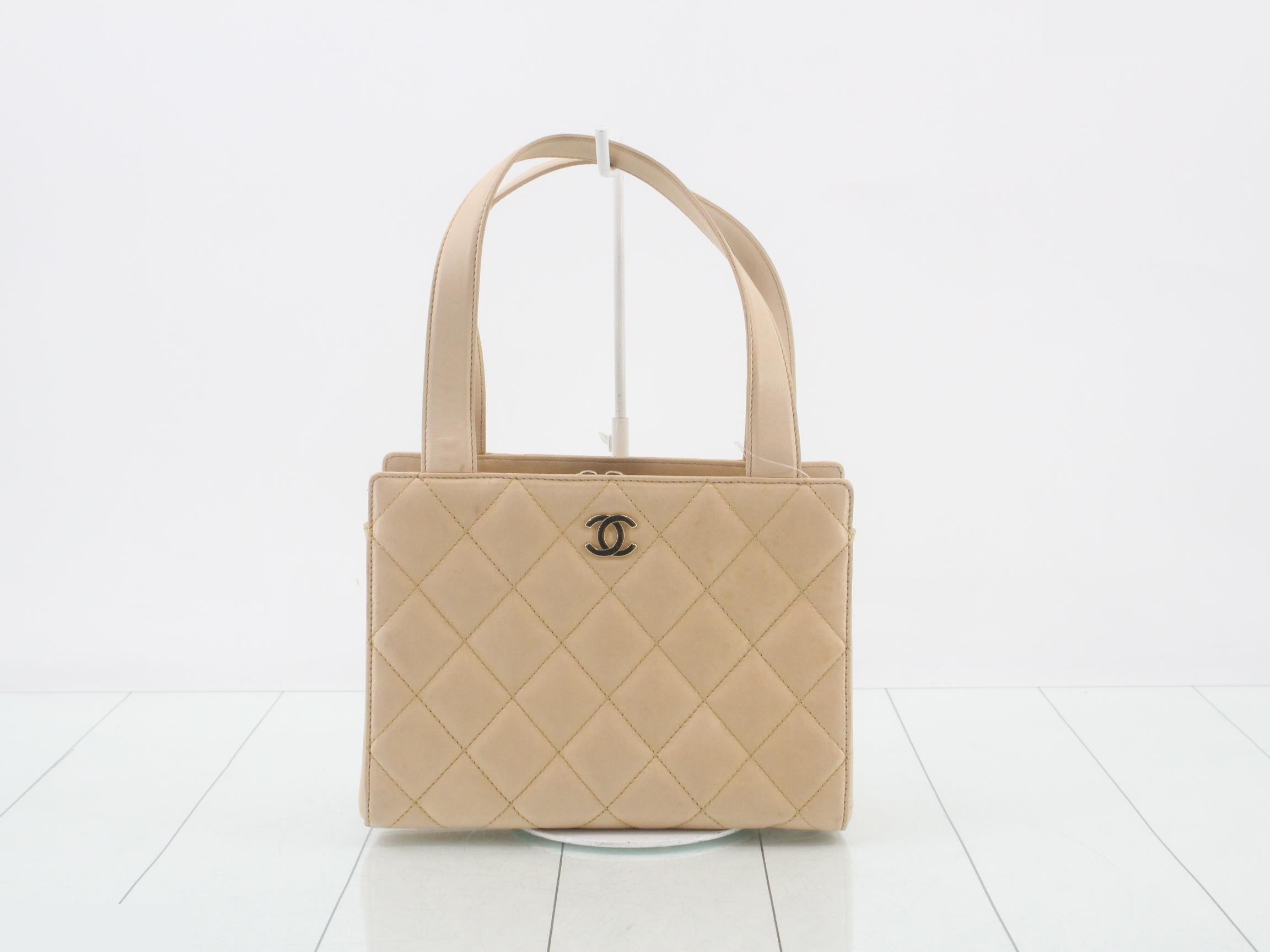 Matelassé lambskin semi-shoulder bag, beige.