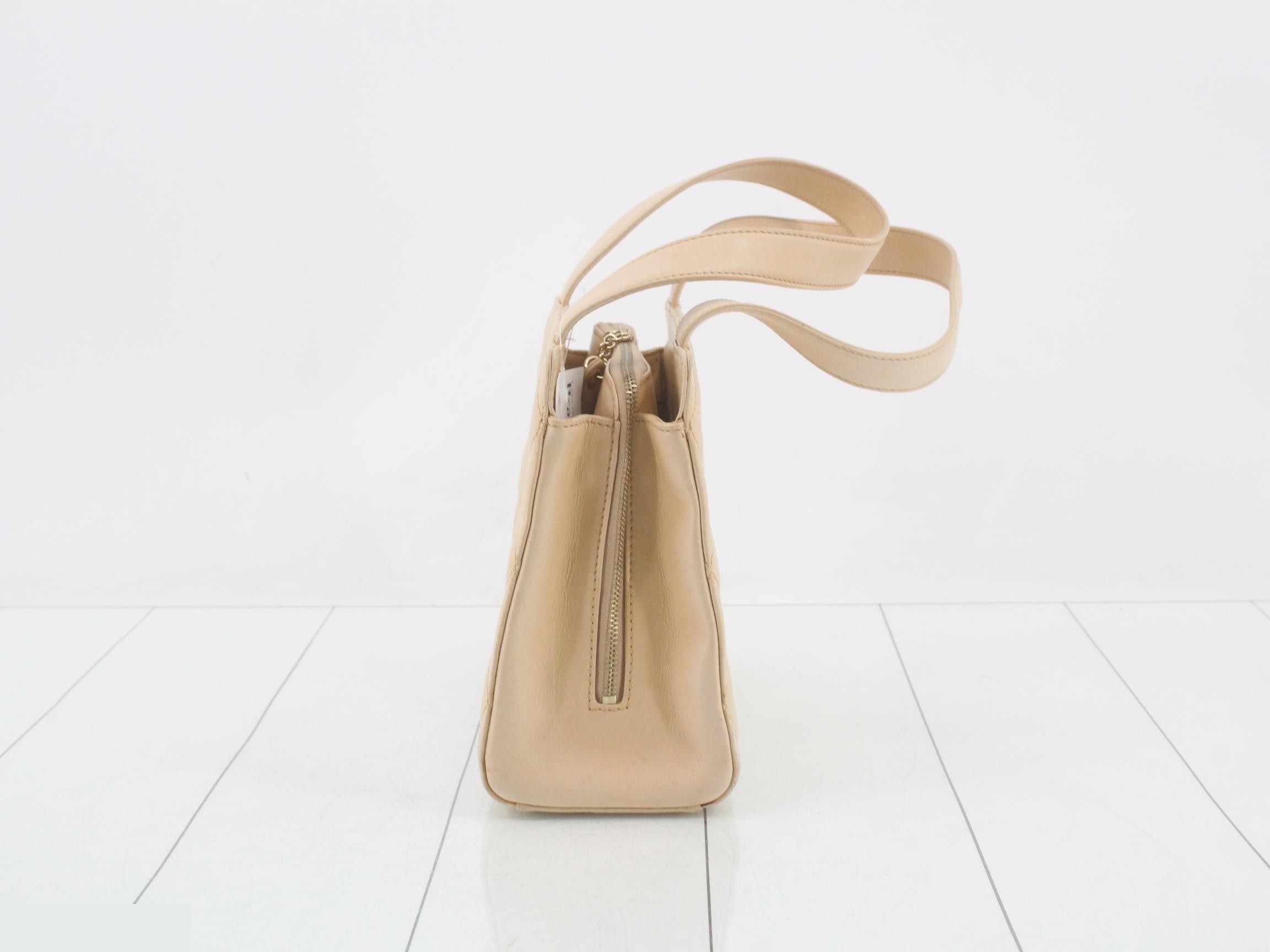 Matelassé lambskin semi-shoulder bag, beige. — view 3