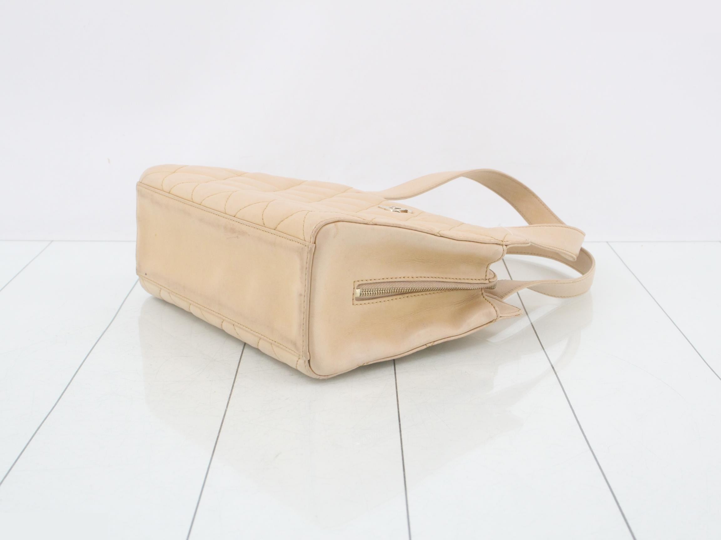 Matelassé lambskin semi-shoulder bag, beige. — view 6