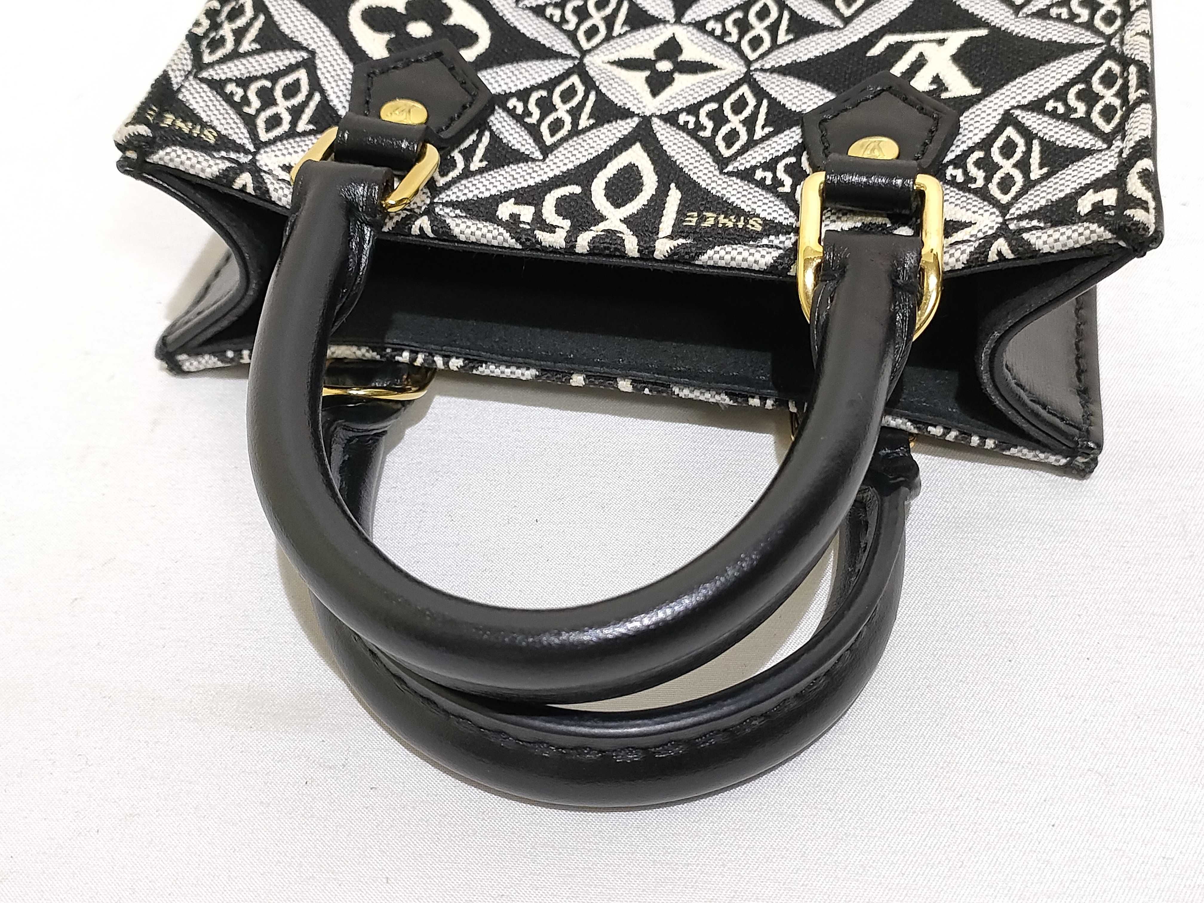 Petite Sac Plat 1854 2-way Tote Bag Handbag — view 3