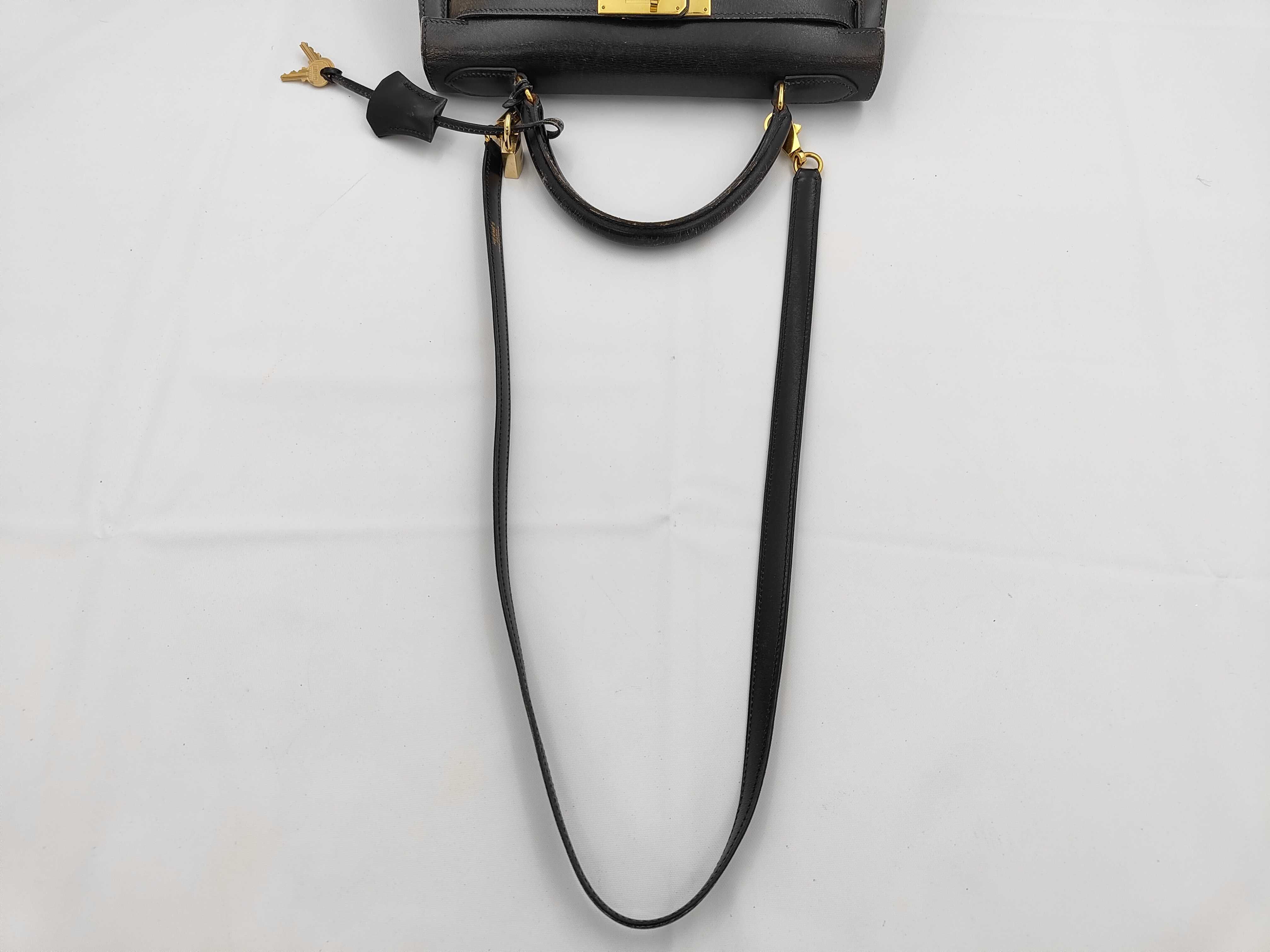Kelly 28, black, box, gold hardware, handbag. — view 3