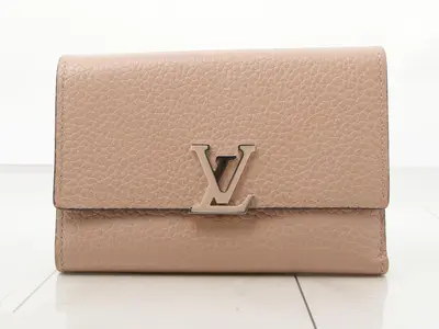 LV Taurillon Portefeuille Capucines Compact Magnolia M62156