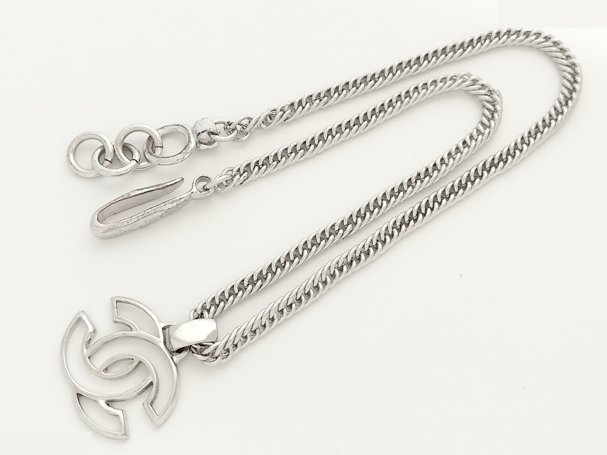 Coco carved silver necklace, chain approximately 45cm — view 2