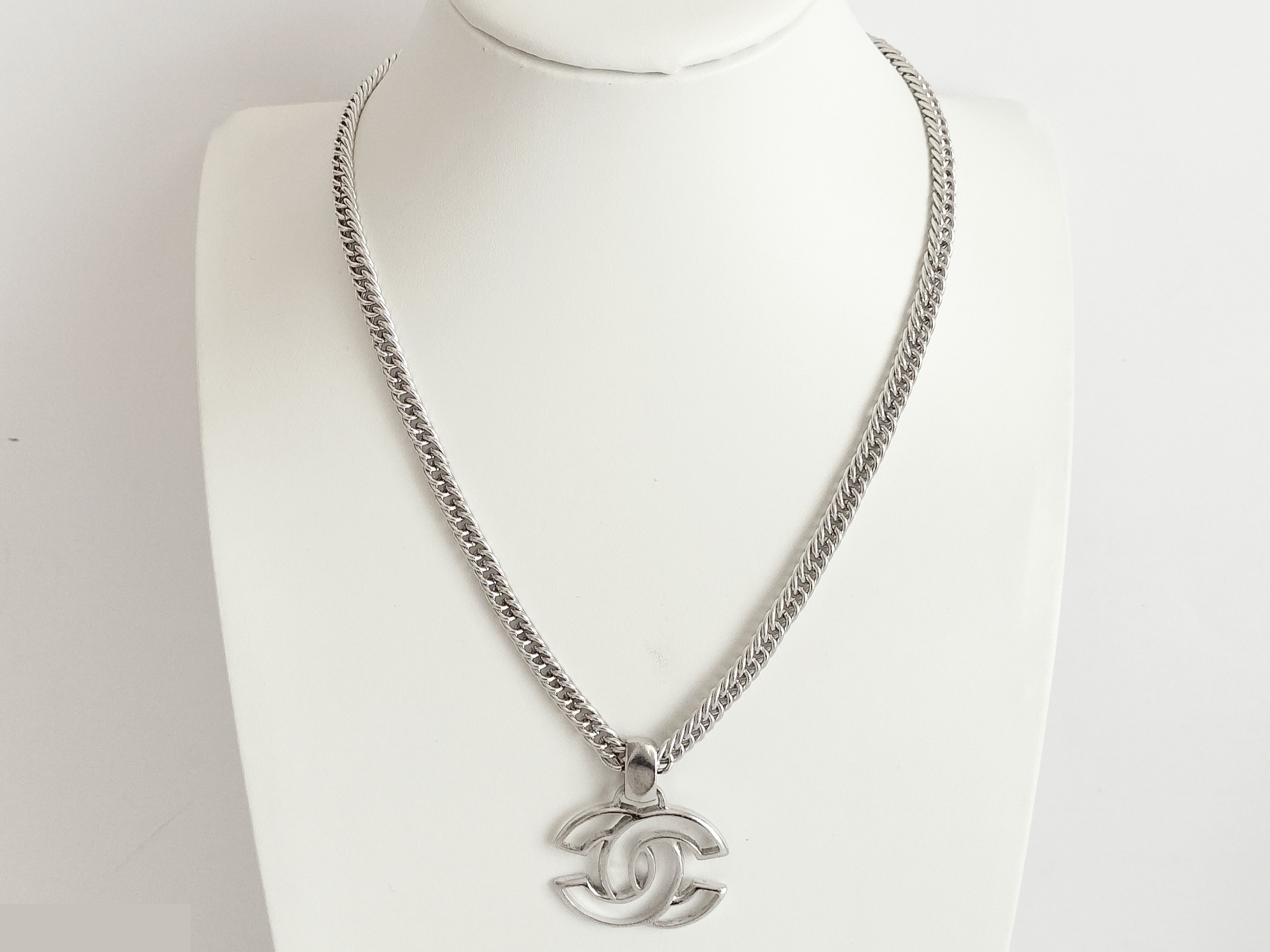 Coco carved silver necklace, chain approximately 45cm — view 5