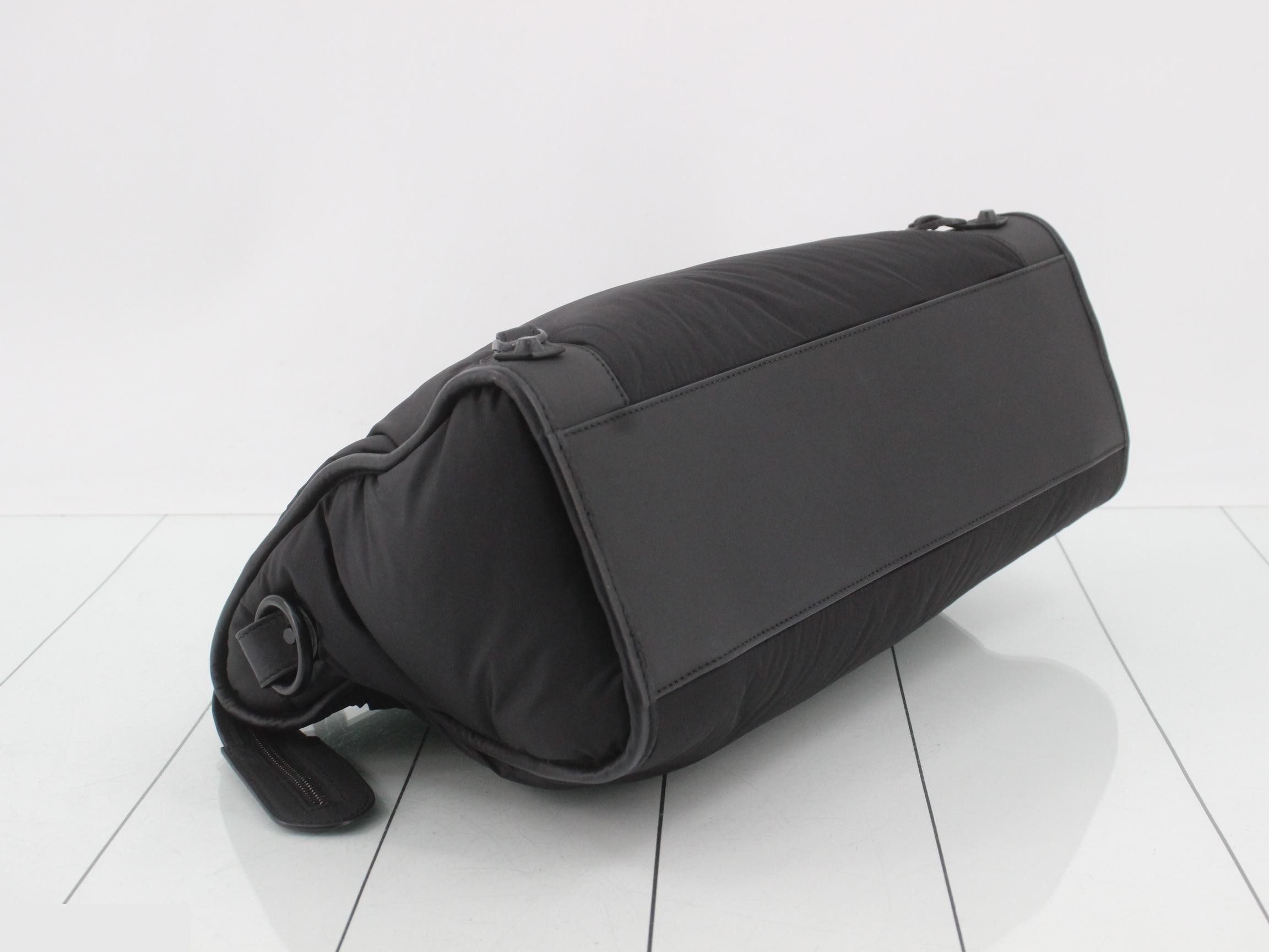 The City, Black, includes dust bag and booklet, 37 x 24 x 14 cm — view 5