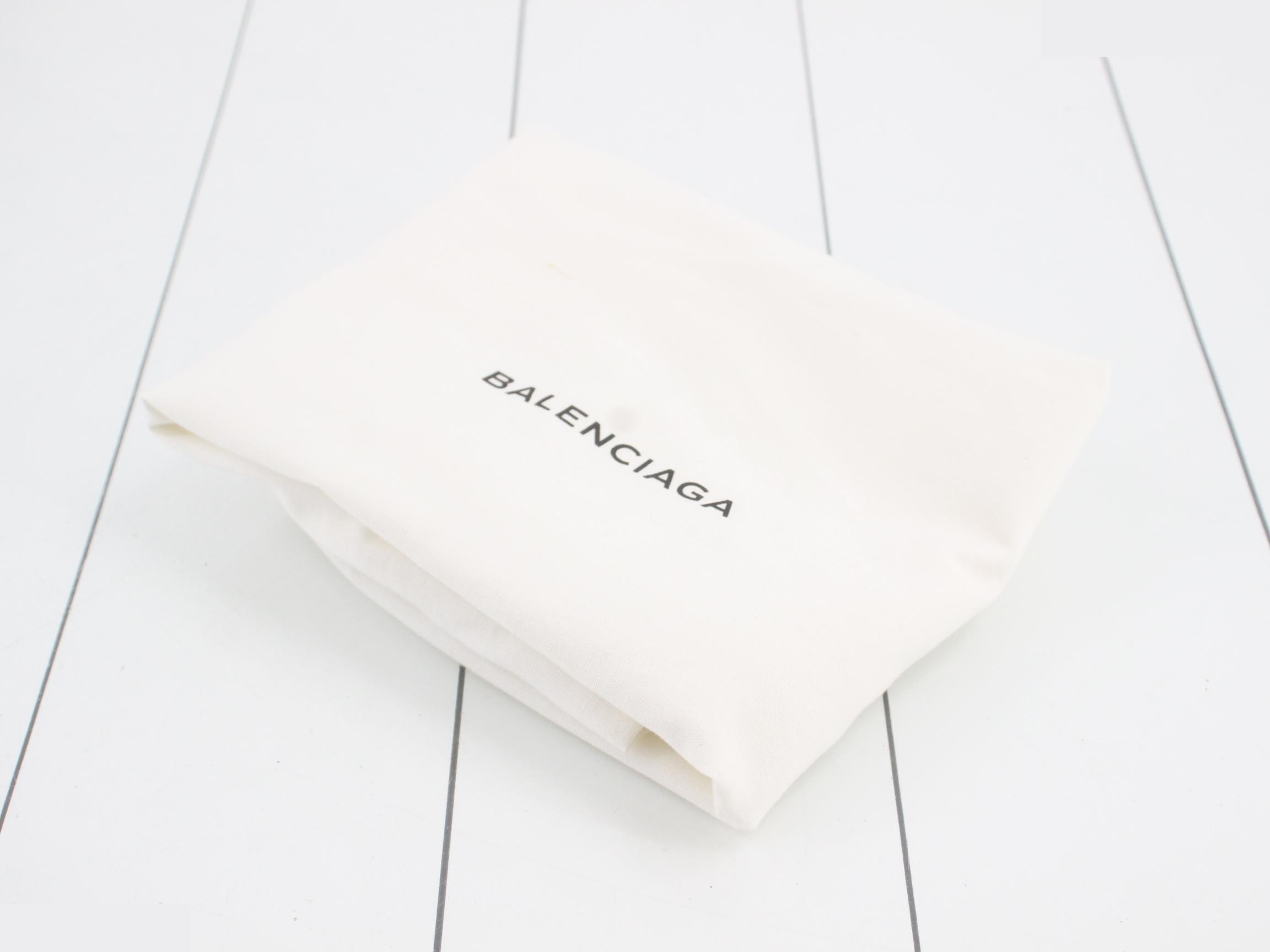 The City, Black, includes dust bag and booklet, 37 x 24 x 14 cm — view 7