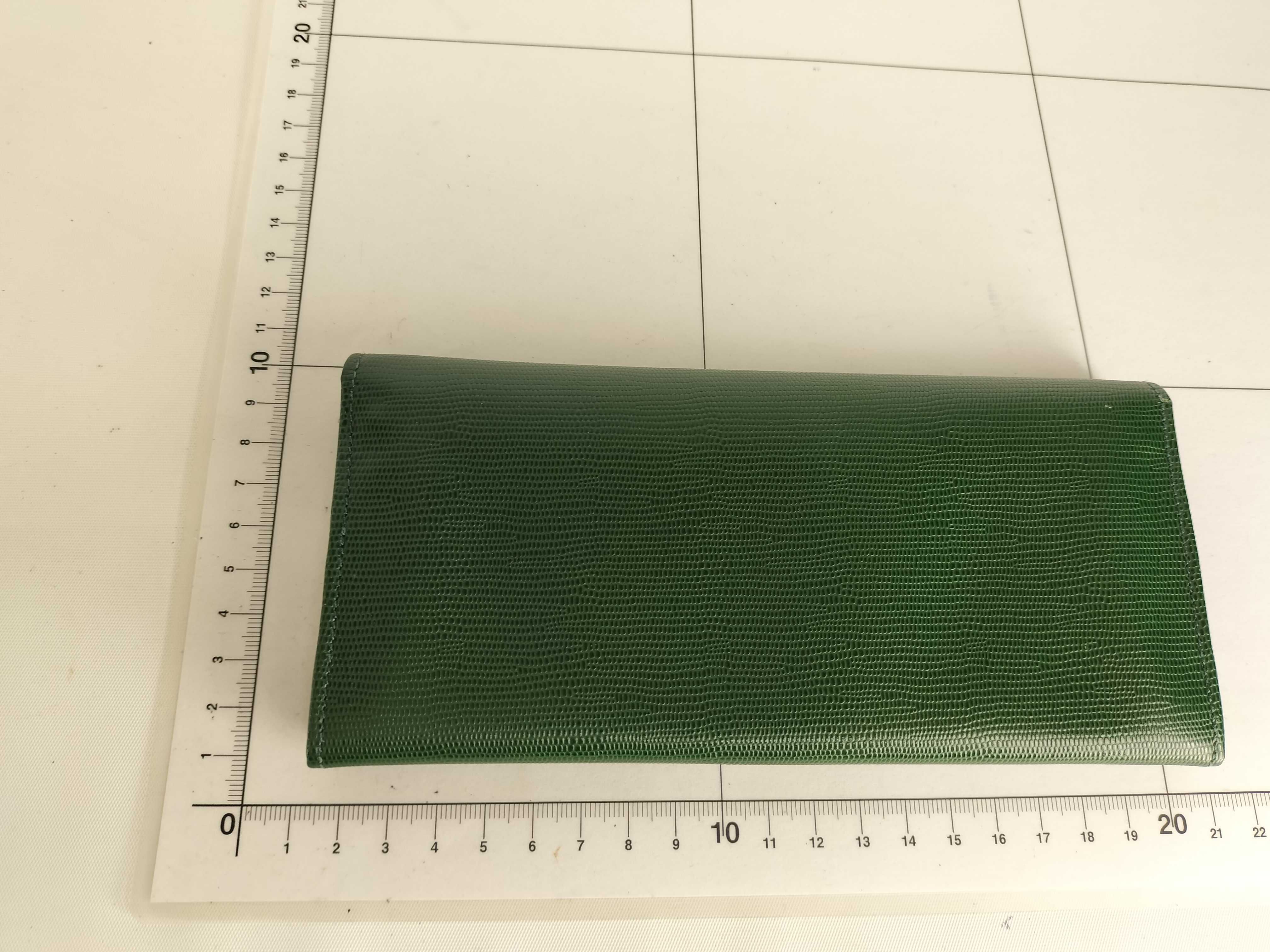 Circle Logo Wallet — view 14