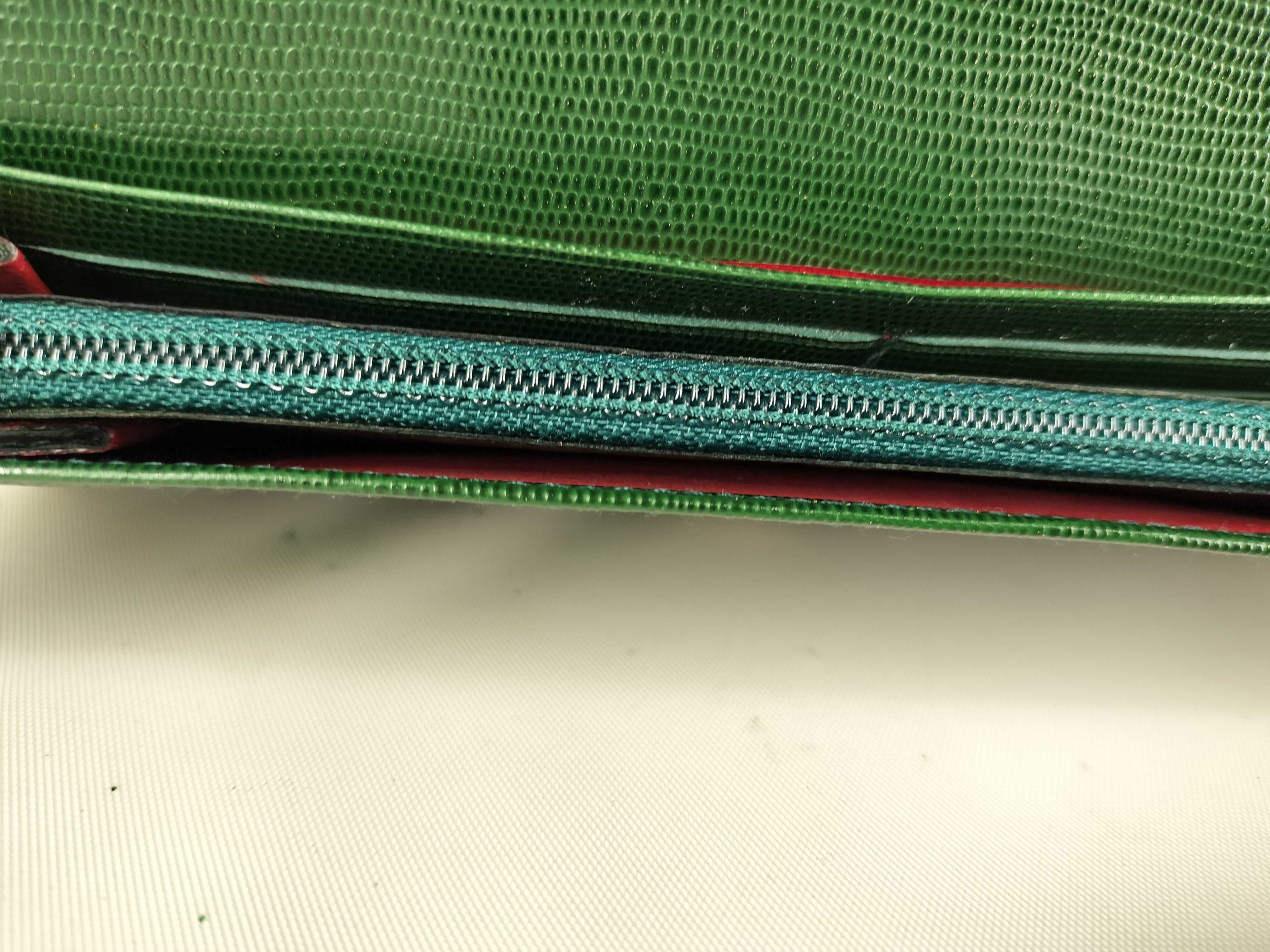 Circle Logo Wallet — view 9